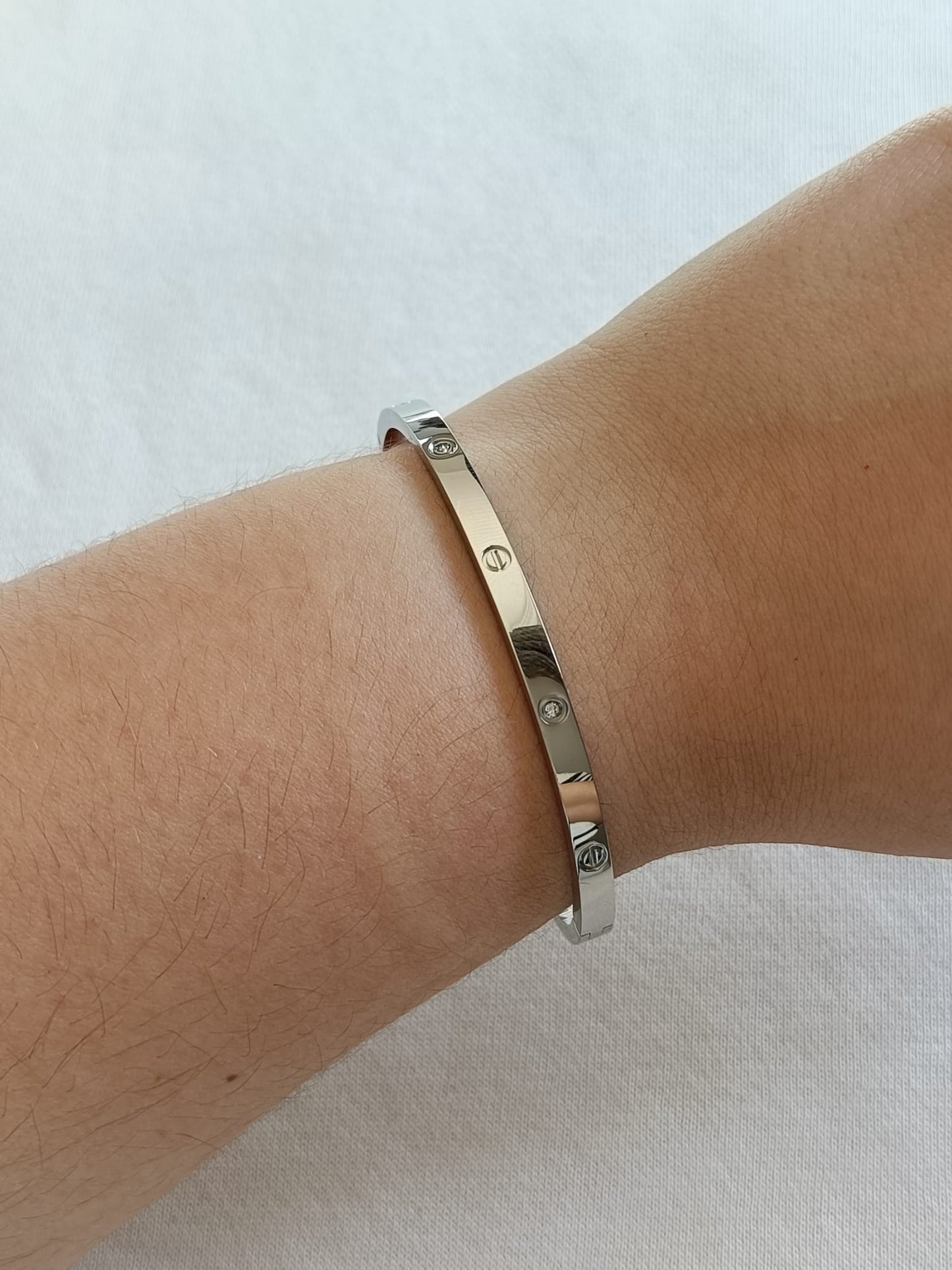 Pulseira de Aço Prateado Rígida com Brilhantes Fina