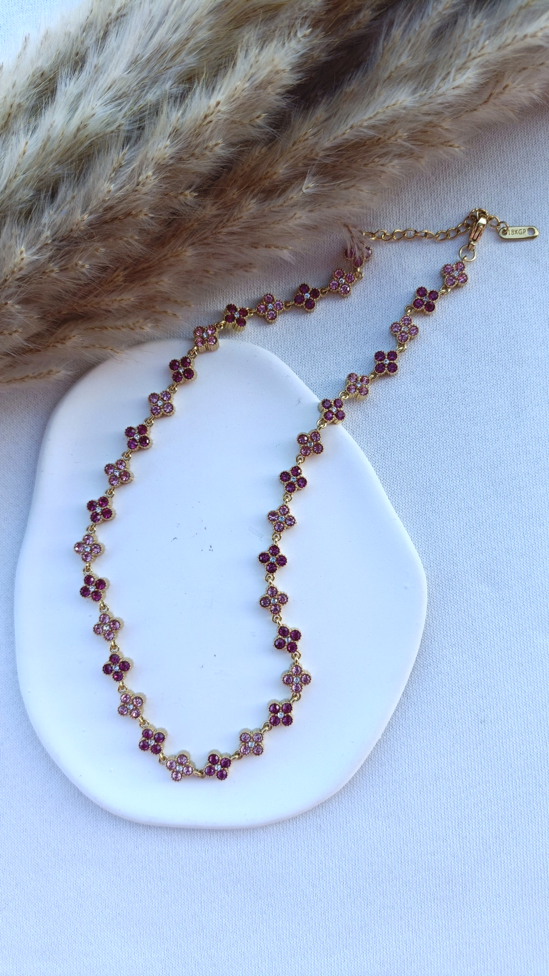 Colar de Aço Dourado Inspiração Swarovski de Trevo com Brilhantes Rosa