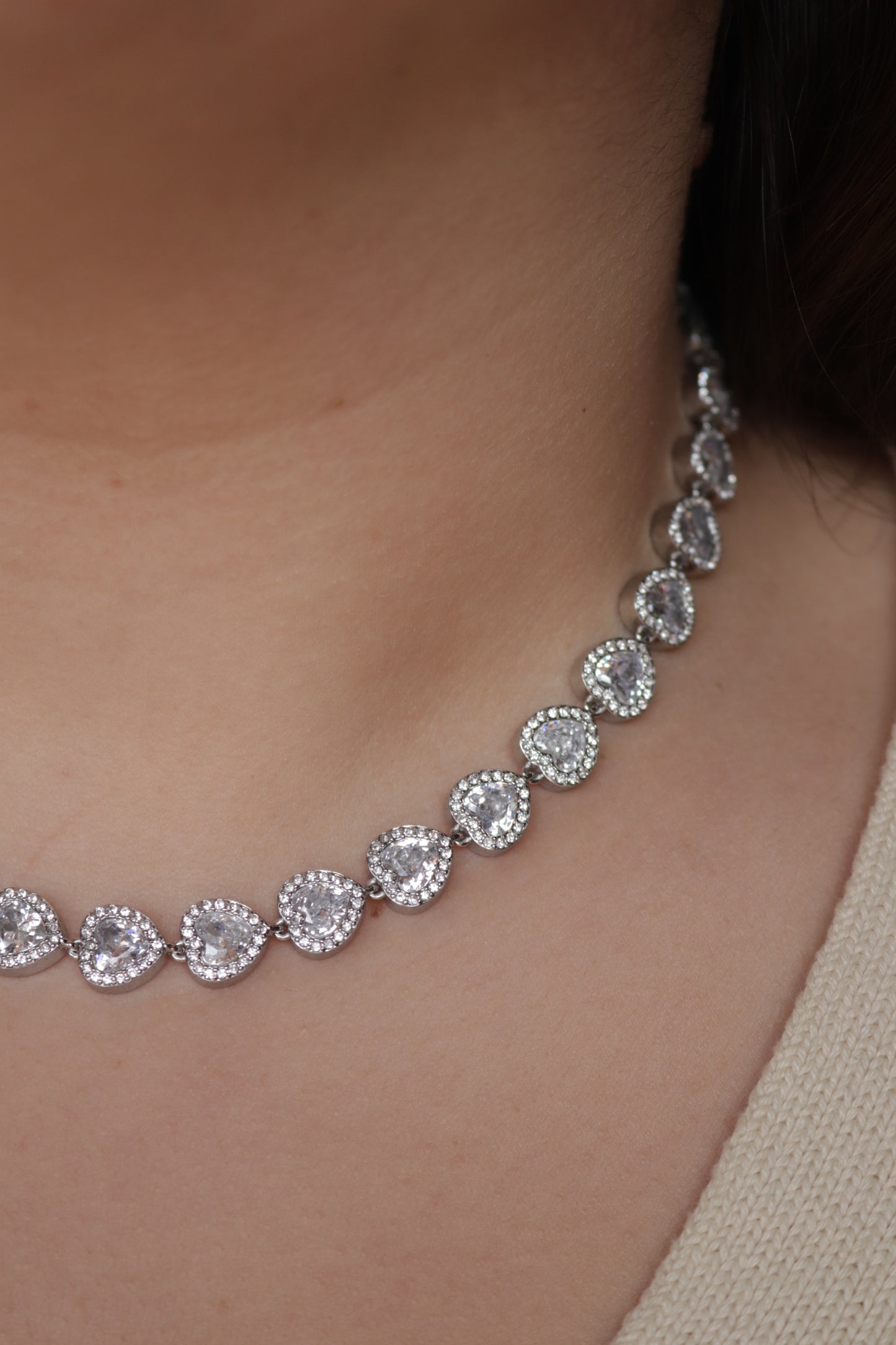 Colar de Aço Prateado de Corações Inspiração Swarovski