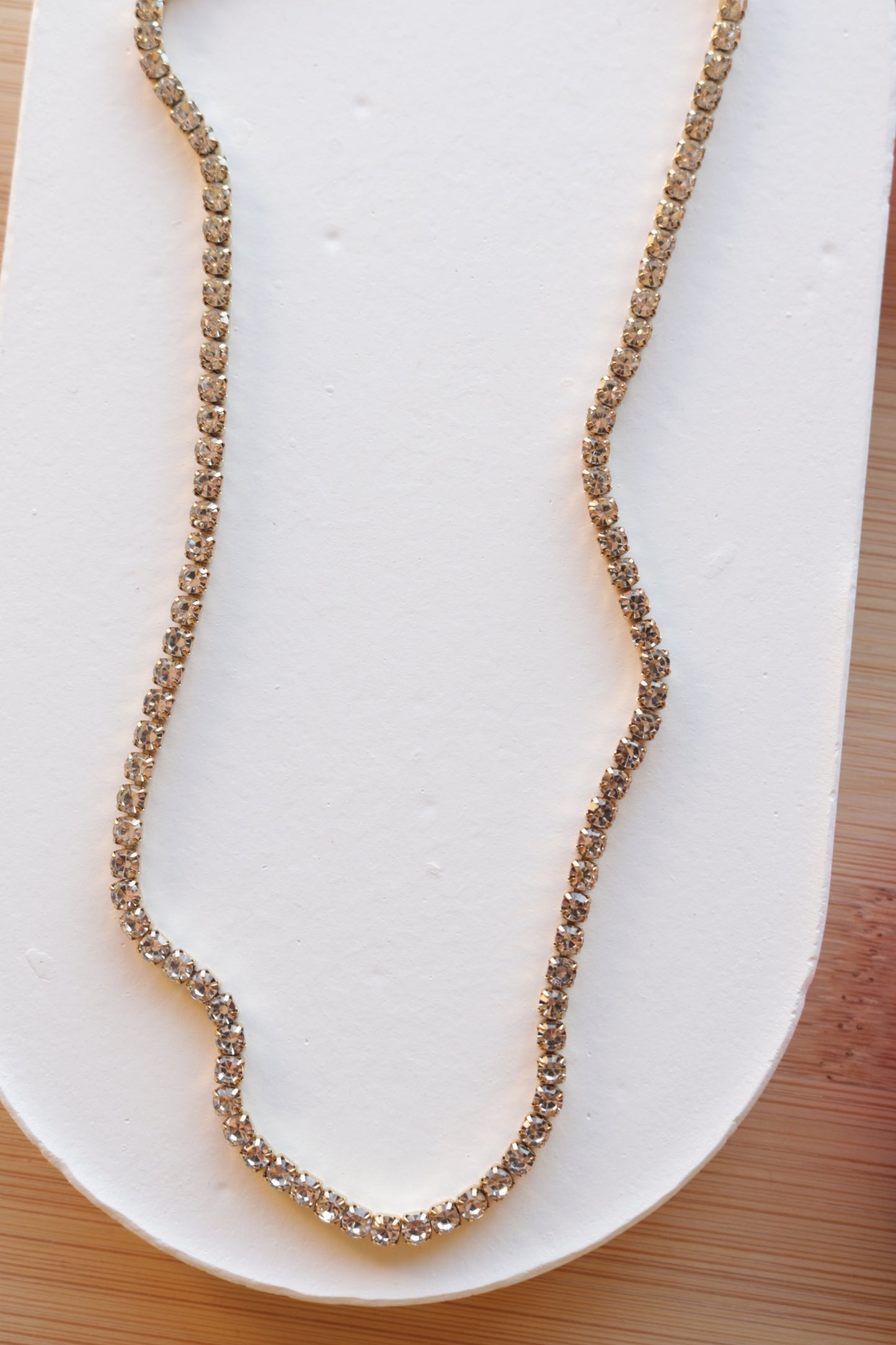 Colar de Aço Dourado com Zircónicas Pequenas