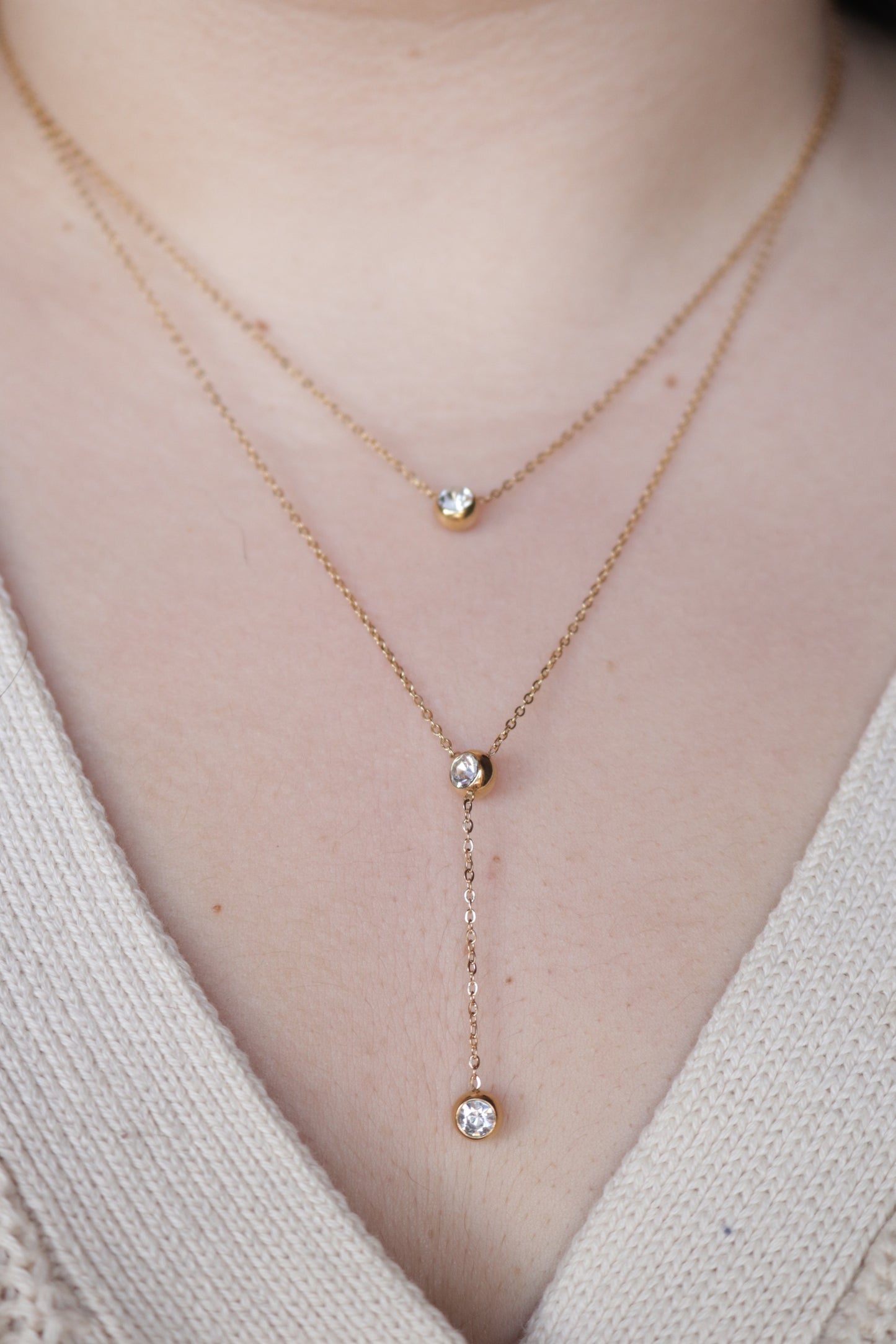Colar de Aço Dourado Triplo com 3 Brilhantes