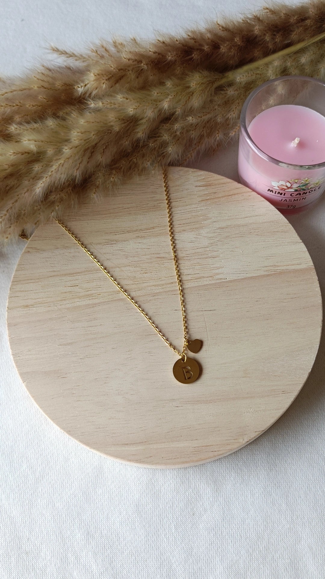 Colar de Aço Dourado de Inicial + Mini Coração