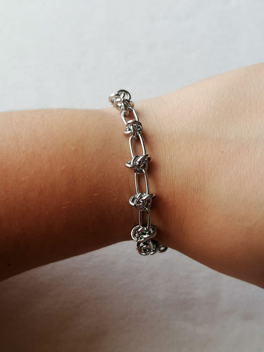 Pulseira de Aço Prateado de Nós