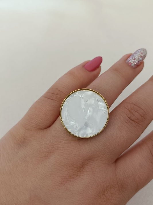Anel de Aço Dourado com Pedra Madrepérola