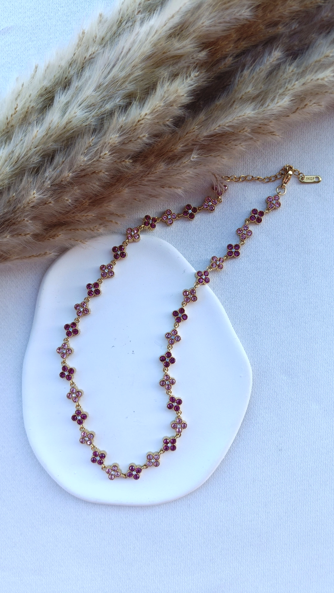 Colar de Aço Dourado Inspiração Swarovski de Trevo com Brilhantes Rosa