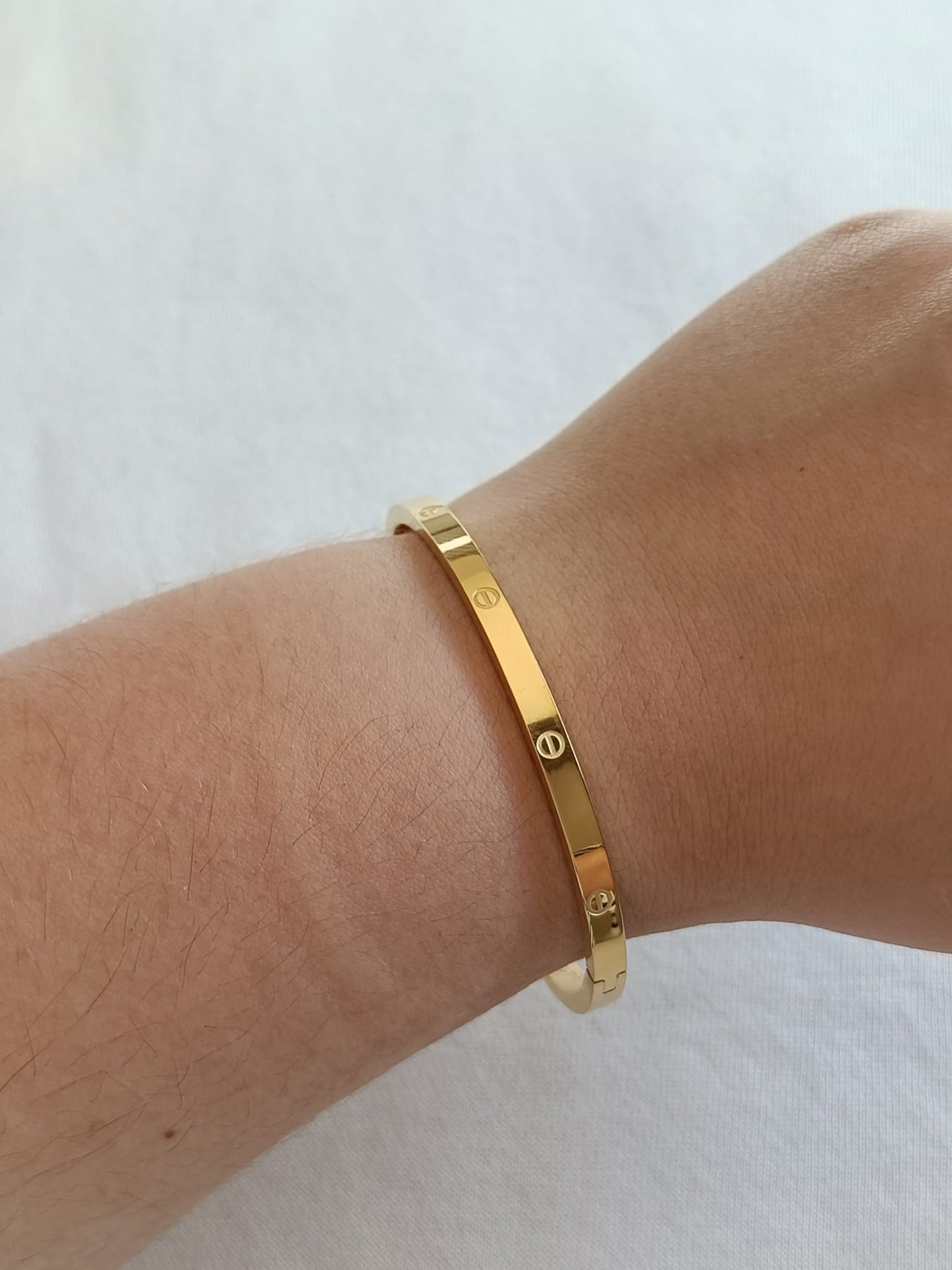 Pulseira de Aço Dourado Rígida Simples Fina