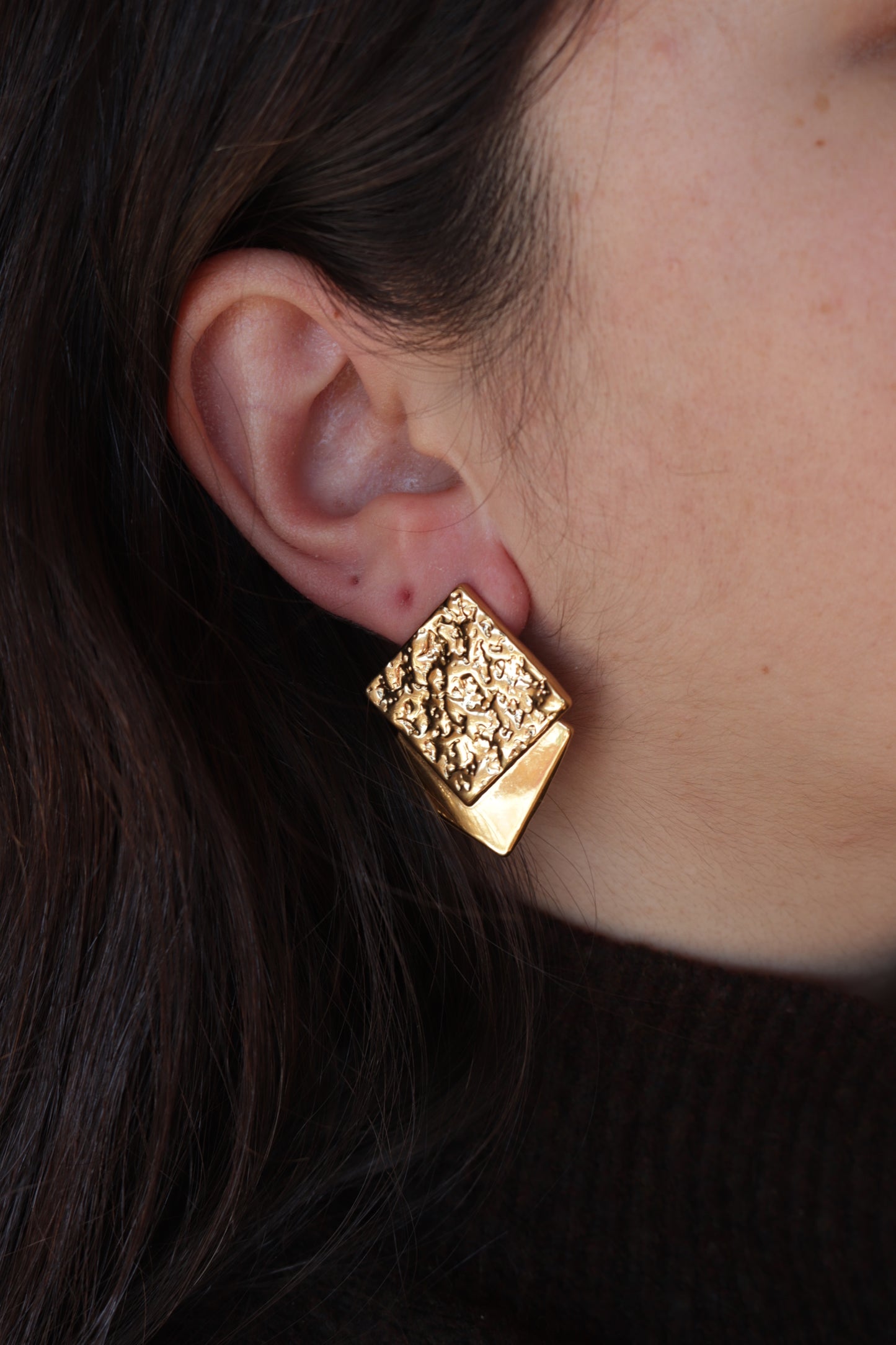 Brincos de Aço Dourado Quadrangulares Duplos