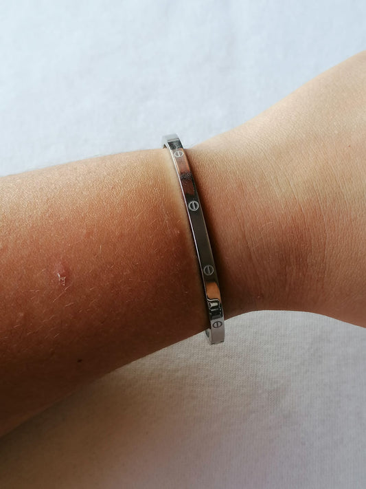 Pulseira de Aço Prateado Rígida Simples Fina