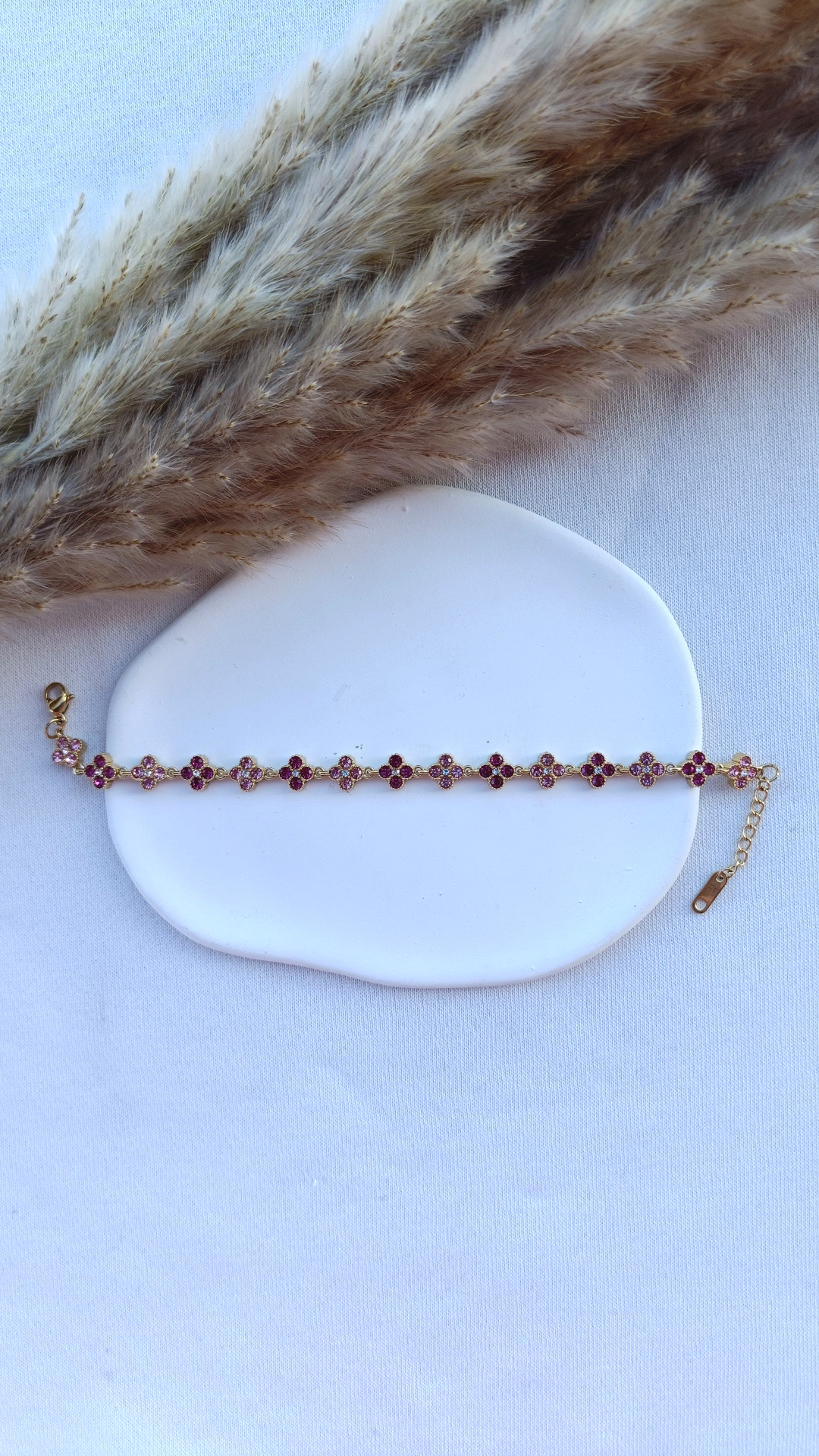 Pulseira de Aço Dourado Inspiração Swarovski de Trevo com Brilhantes Rosa