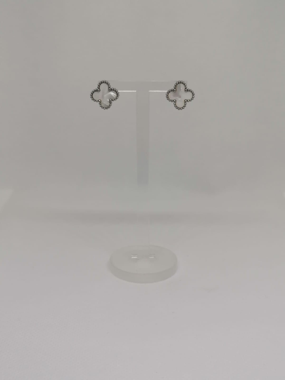 Brincos de Aço Prateado de Trevo Branco