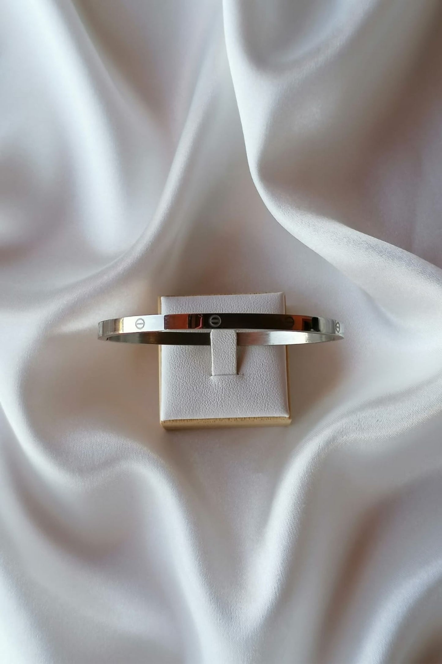 Pulseira de Aço Prateado Rígida Simples Fina