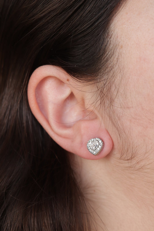 Brincos de Aço Prateado Inspiração Swarovski de Coração com Brilhantes à Volta