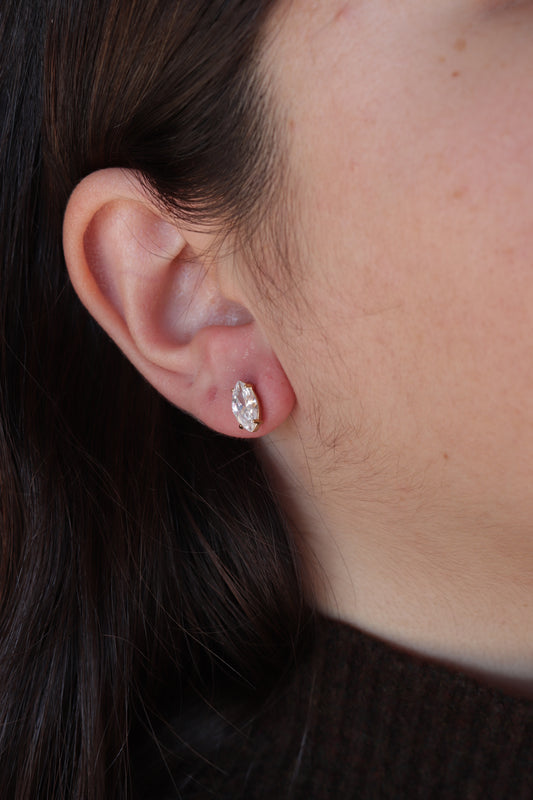 Brincos de Aço Dourado com Zircónia Branca Oval