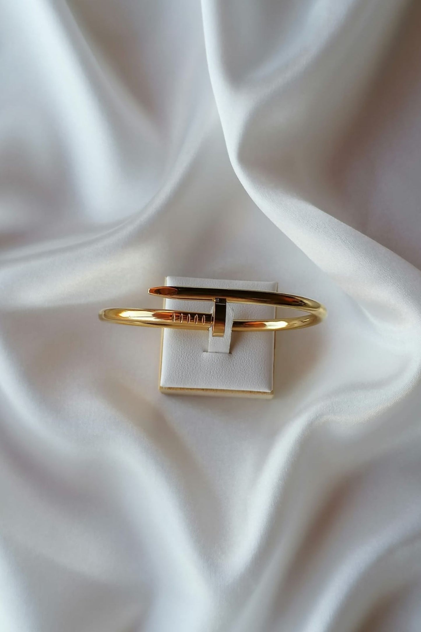 Pulseira de Aço Dourado de Prego Simples