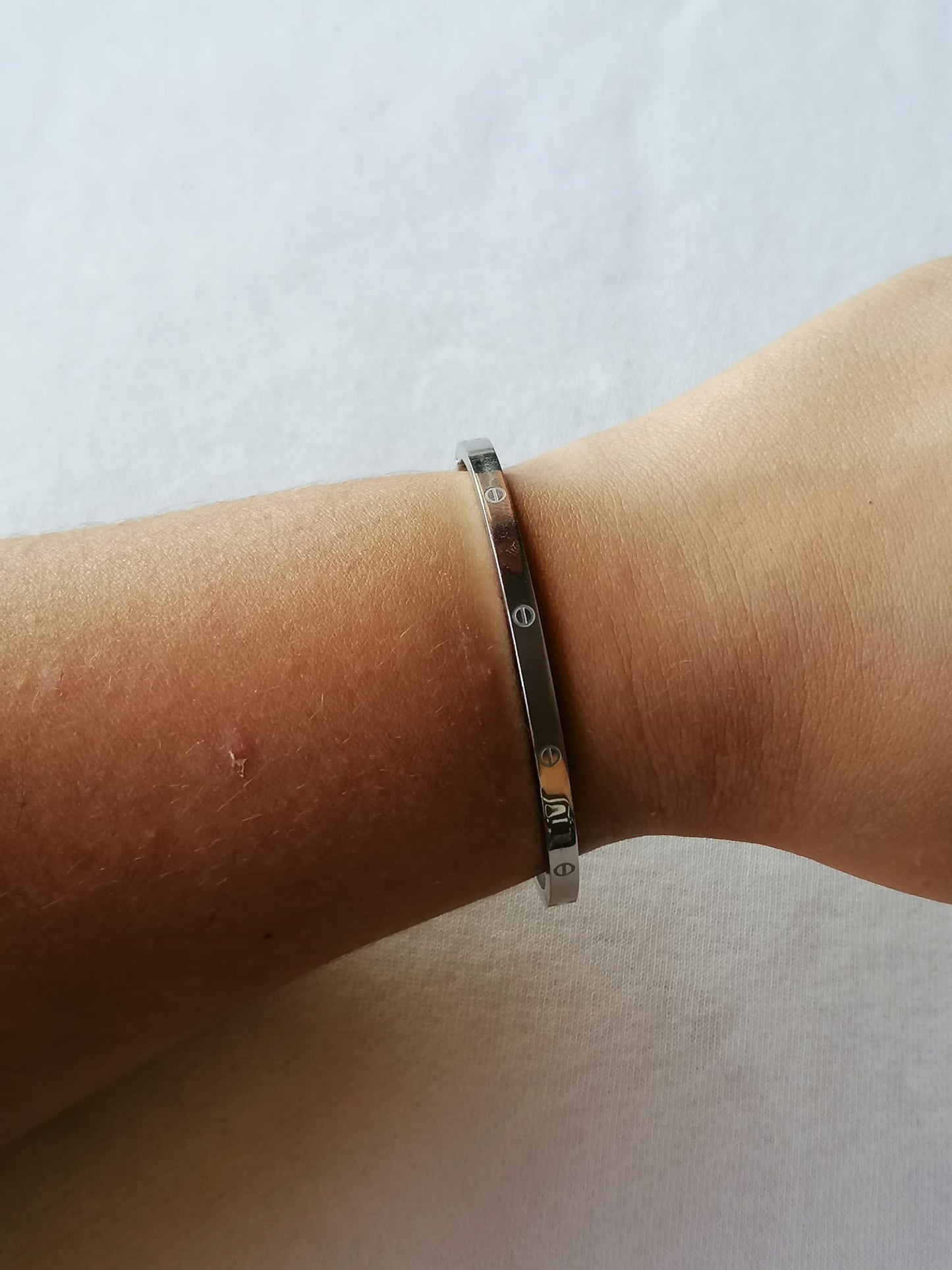 Pulseira de Aço Prateado Rígida Simples Fina