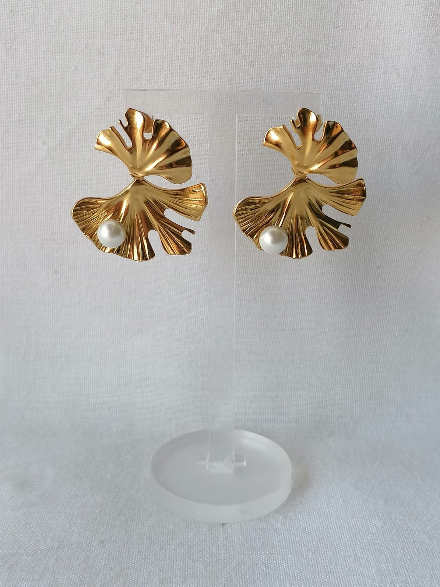 Brincos de Aço Dourado de Dupla Folha com Pérola