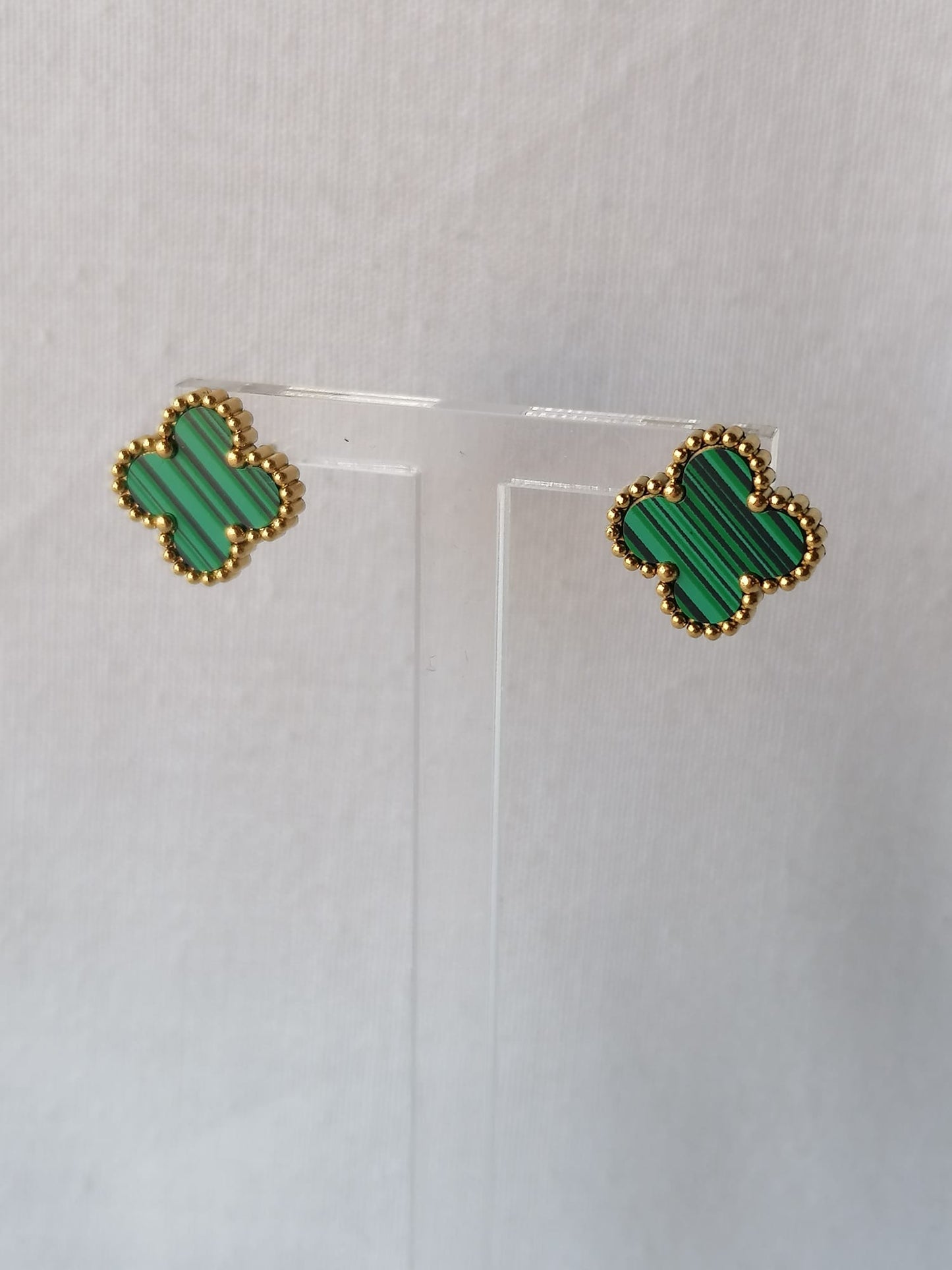 Brincos de Aço Dourado de Trevo Verde