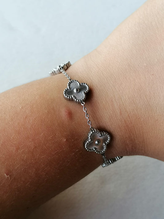 Pulseira de Aço Prateado de 5 Trevos