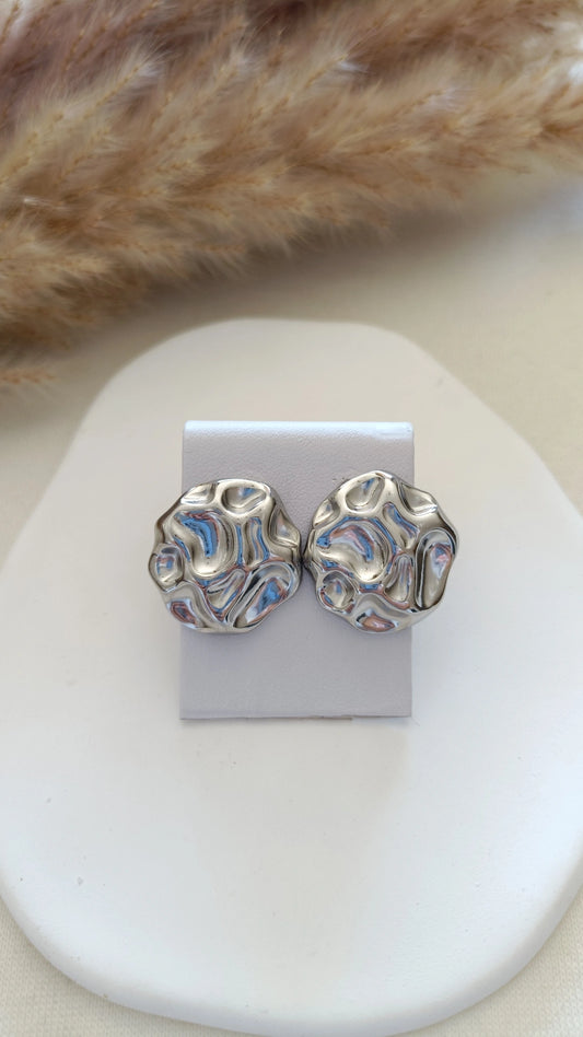 Brincos de Aço Prateado com Textura Irregular