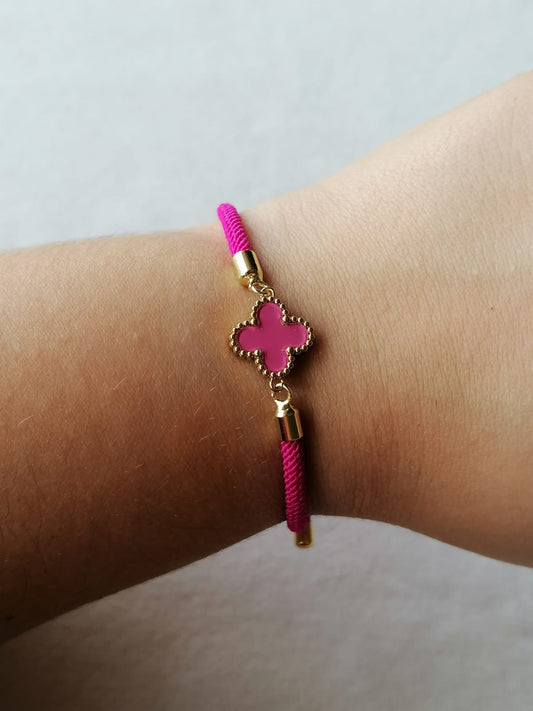 Pulseira de Aço Dourado com Cordão + Trevo Rosa