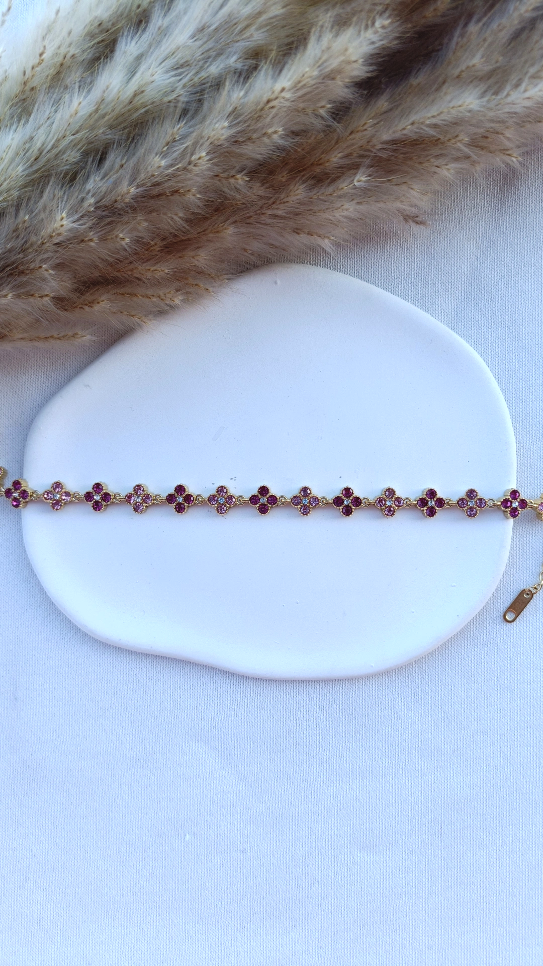 Pulseira de Aço Dourado Inspiração Swarovski de Trevo com Brilhantes Rosa