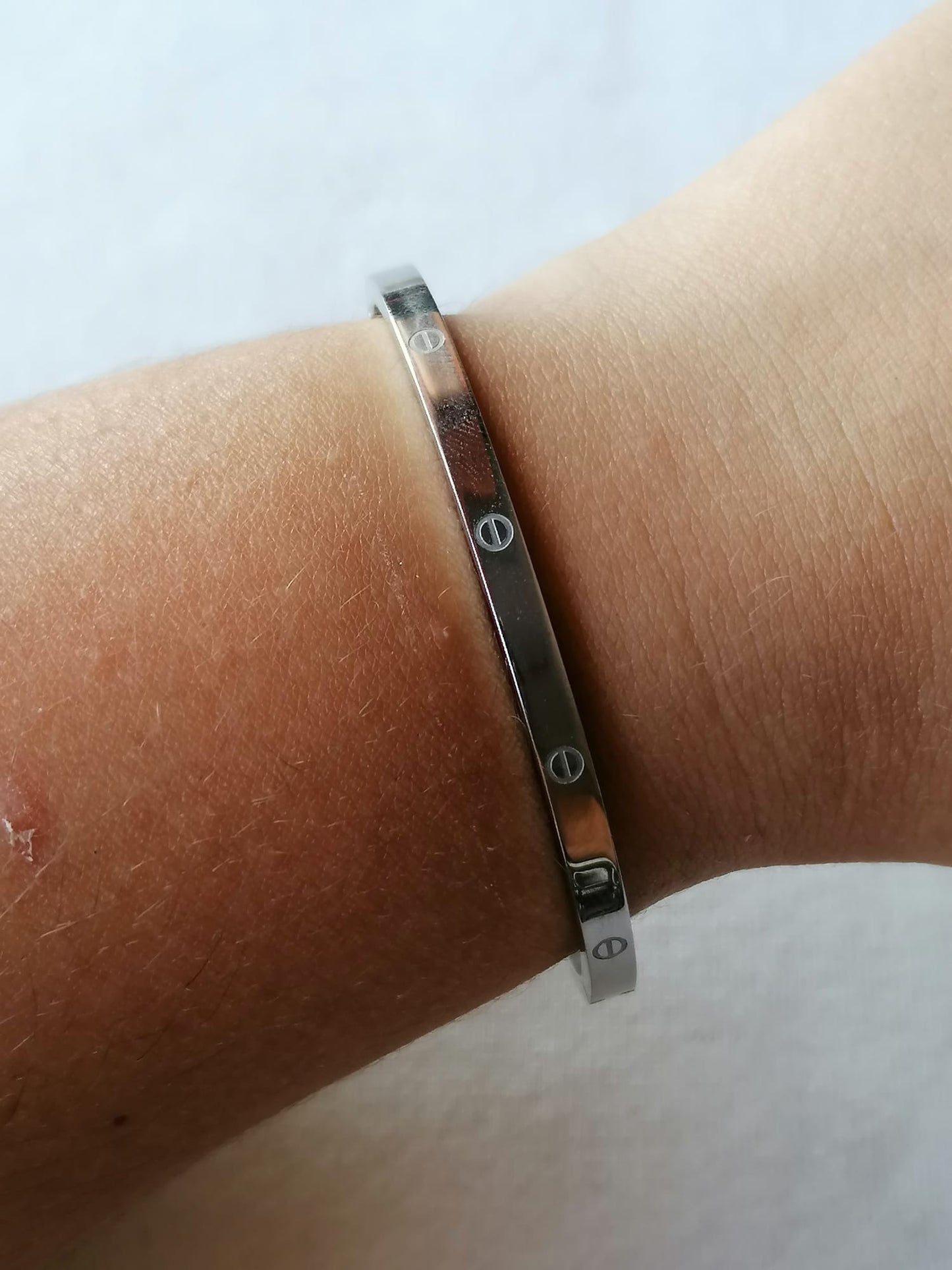 Pulseira de Aço Prateado Rígida Simples Fina