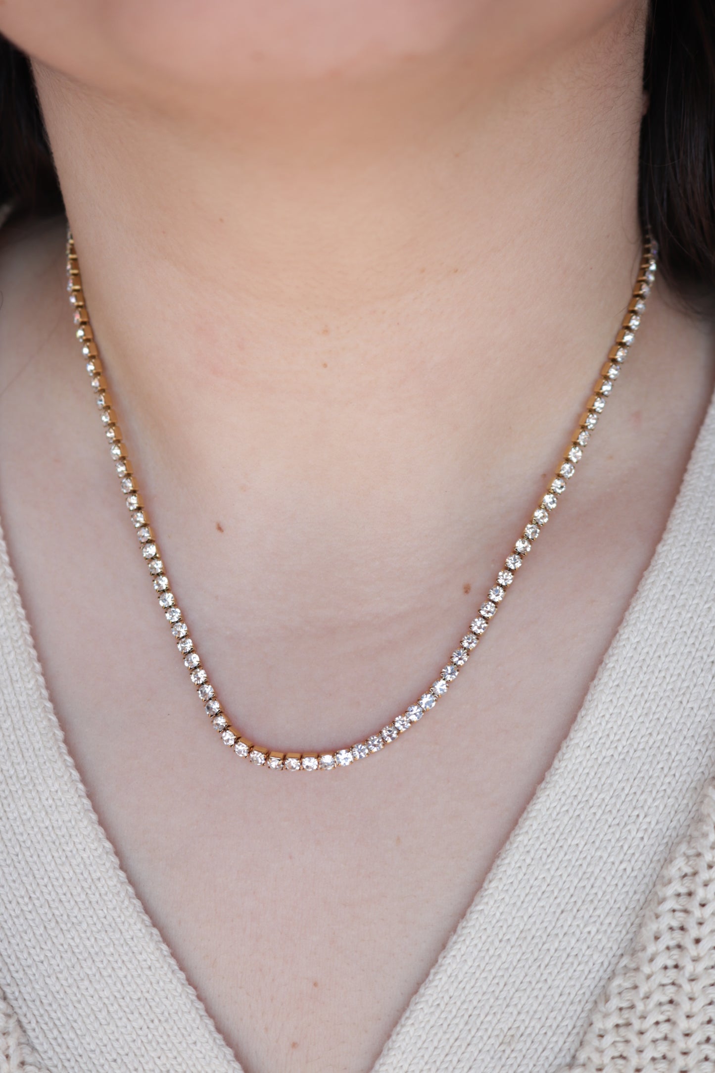 Colar de Aço Dourado com Zircónicas Pequenas