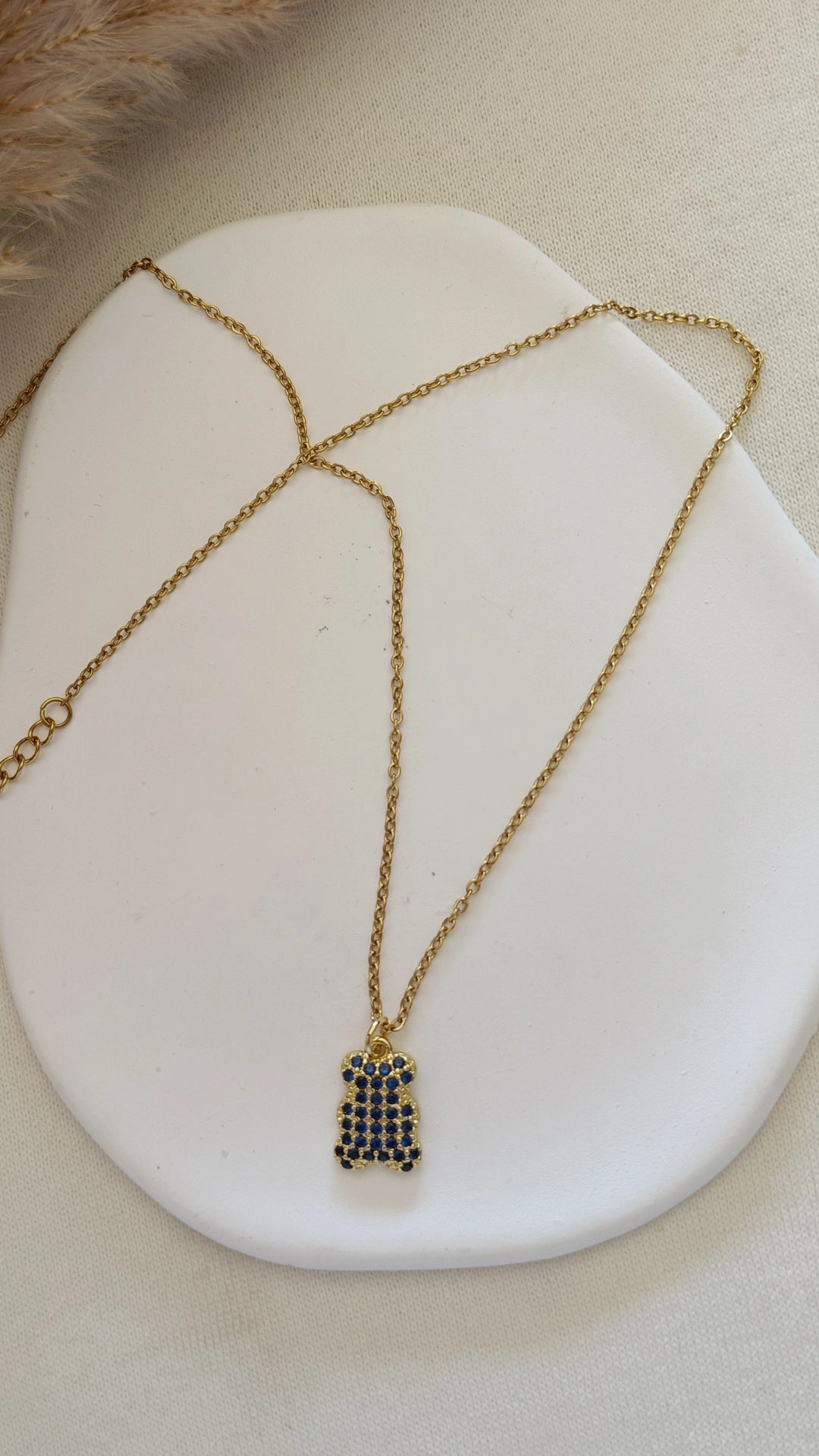 Colar de Aço Dourado de Urso com Brilhantes Azuis