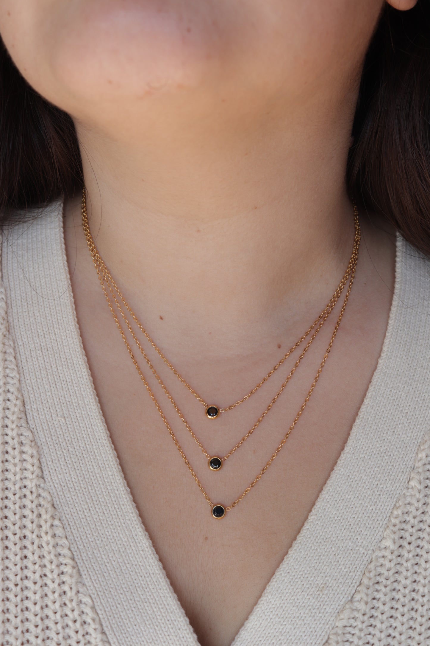 Colar de Aço Dourado Triplo com Zircónias Pretas