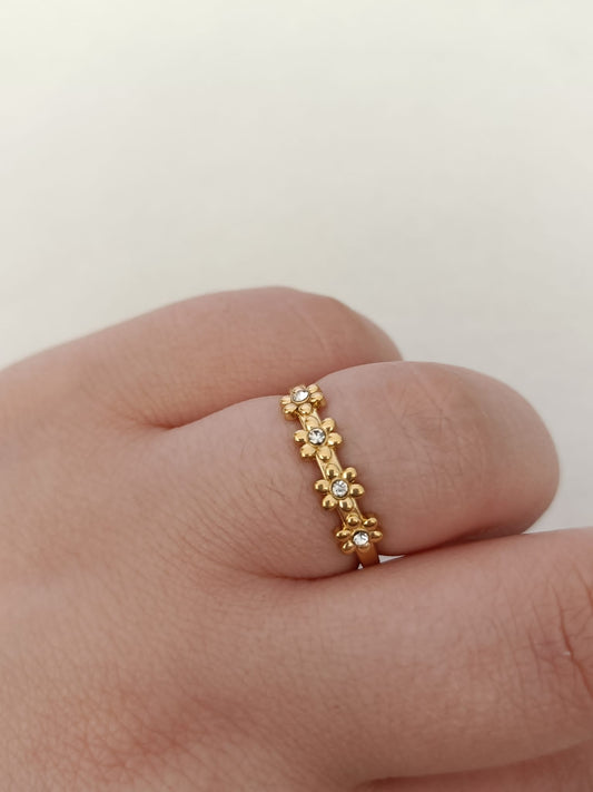 Anel de Aço Dourado de Flores com zircónicas Brancas
