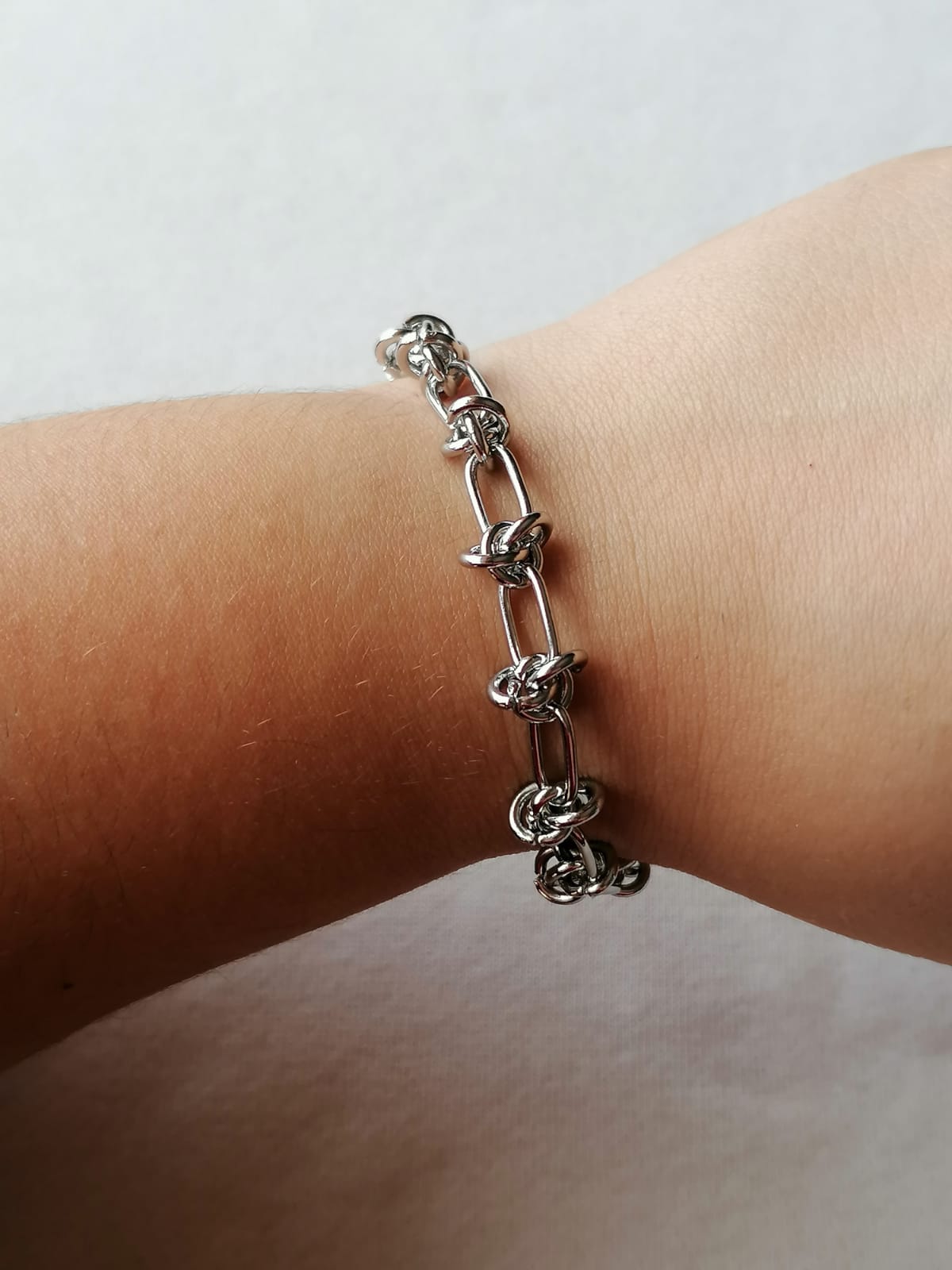 Pulseira de Aço Prateado de Nós