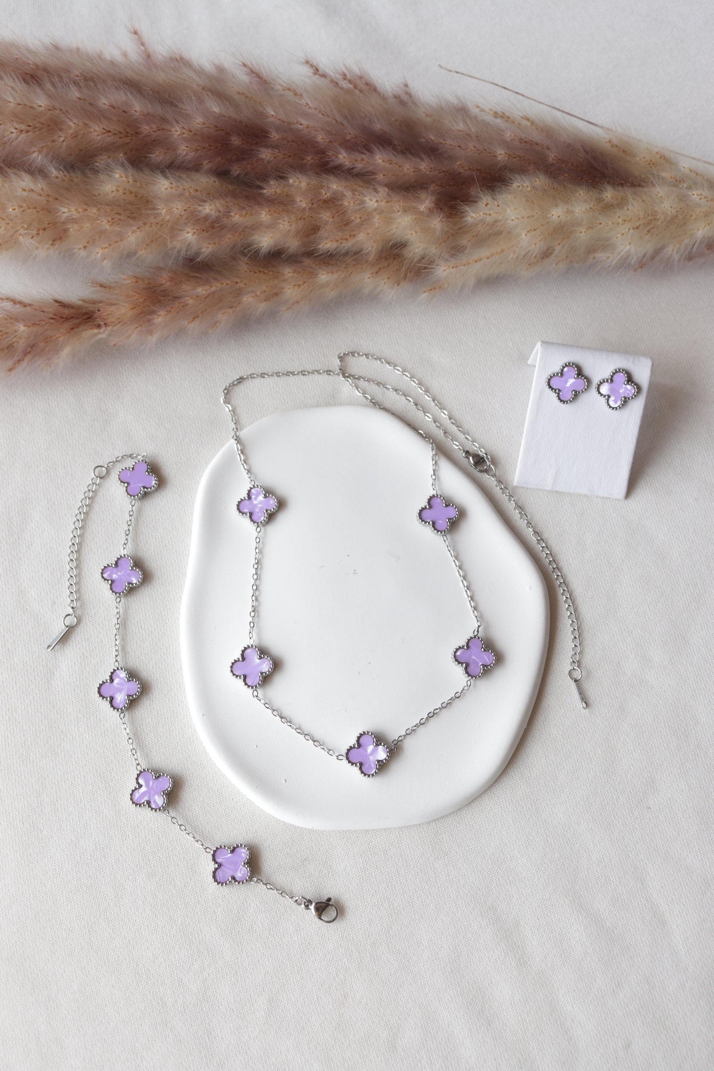Conjunto Prateado de 5 Trevos Lilás Madrepérola