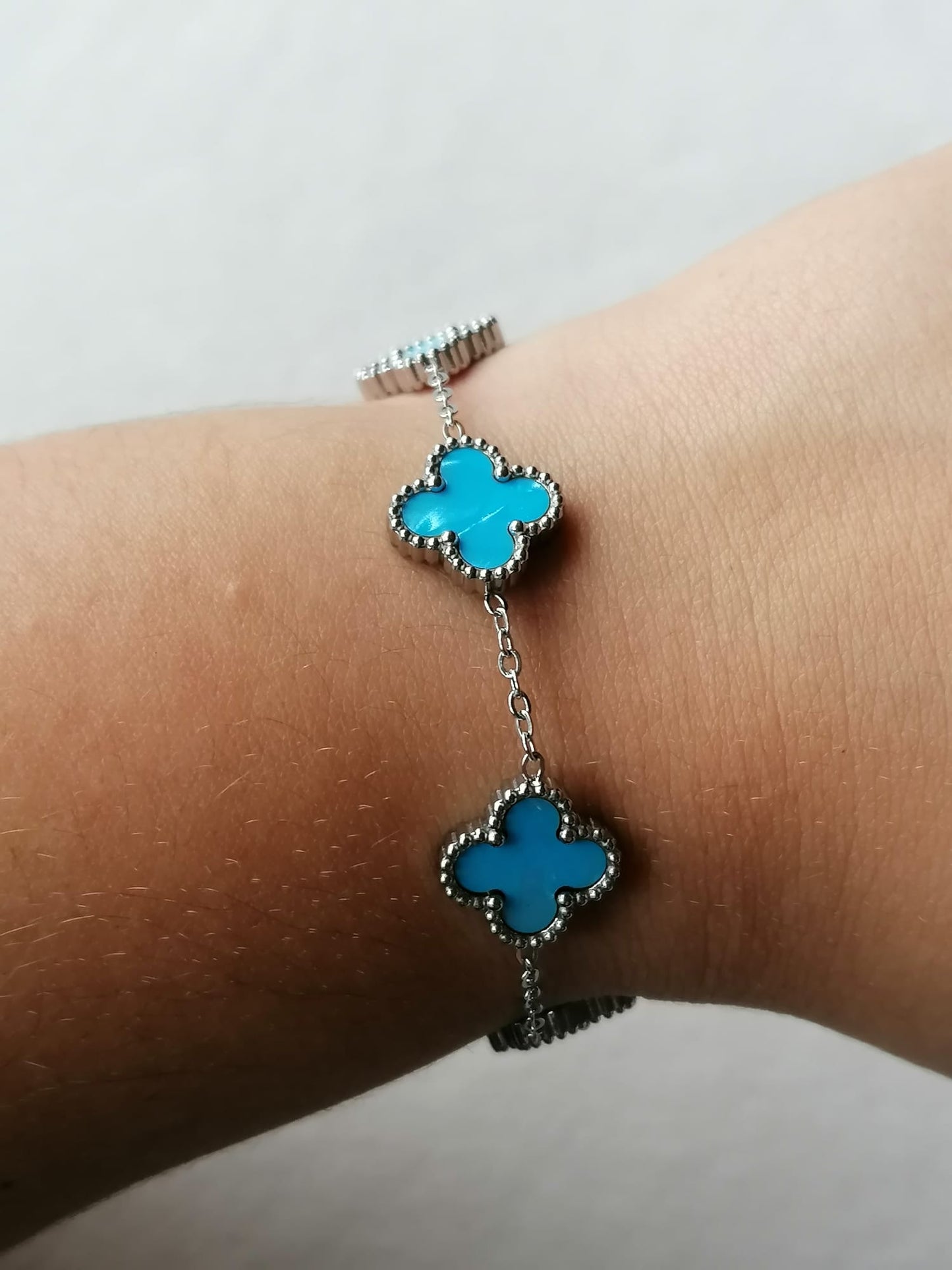Pulseira de Aço Prateado de 5 Trevos Azuis Madrepérola
