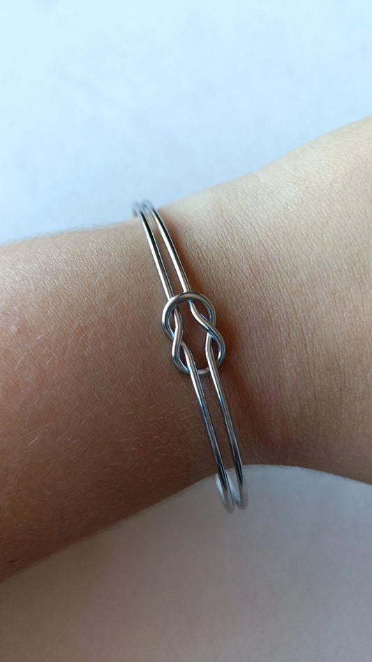 Pulseira de Aço Prateado Rígida de Nó Circular
