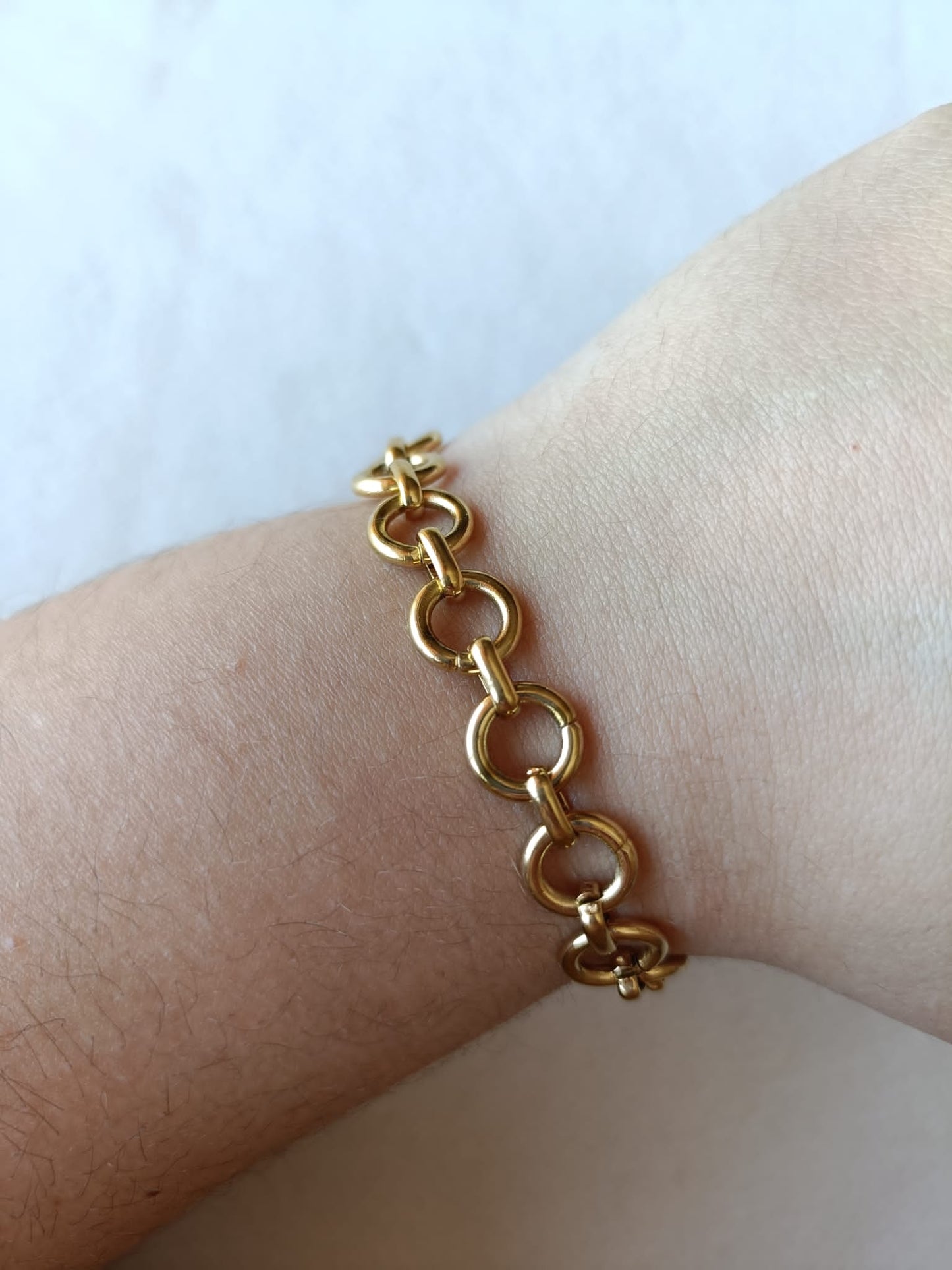 Pulseira de Aço Dourado de Elos Circulares