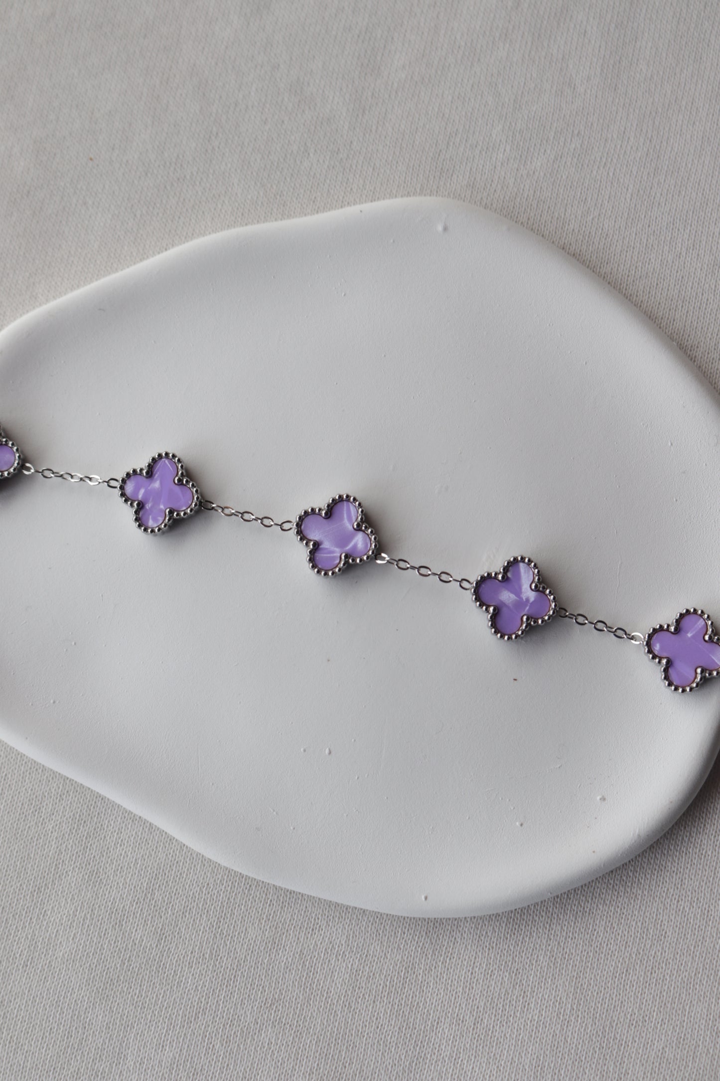 Pulseira de Aço Prateado de 5 Trevos Lilás Madrepérola
