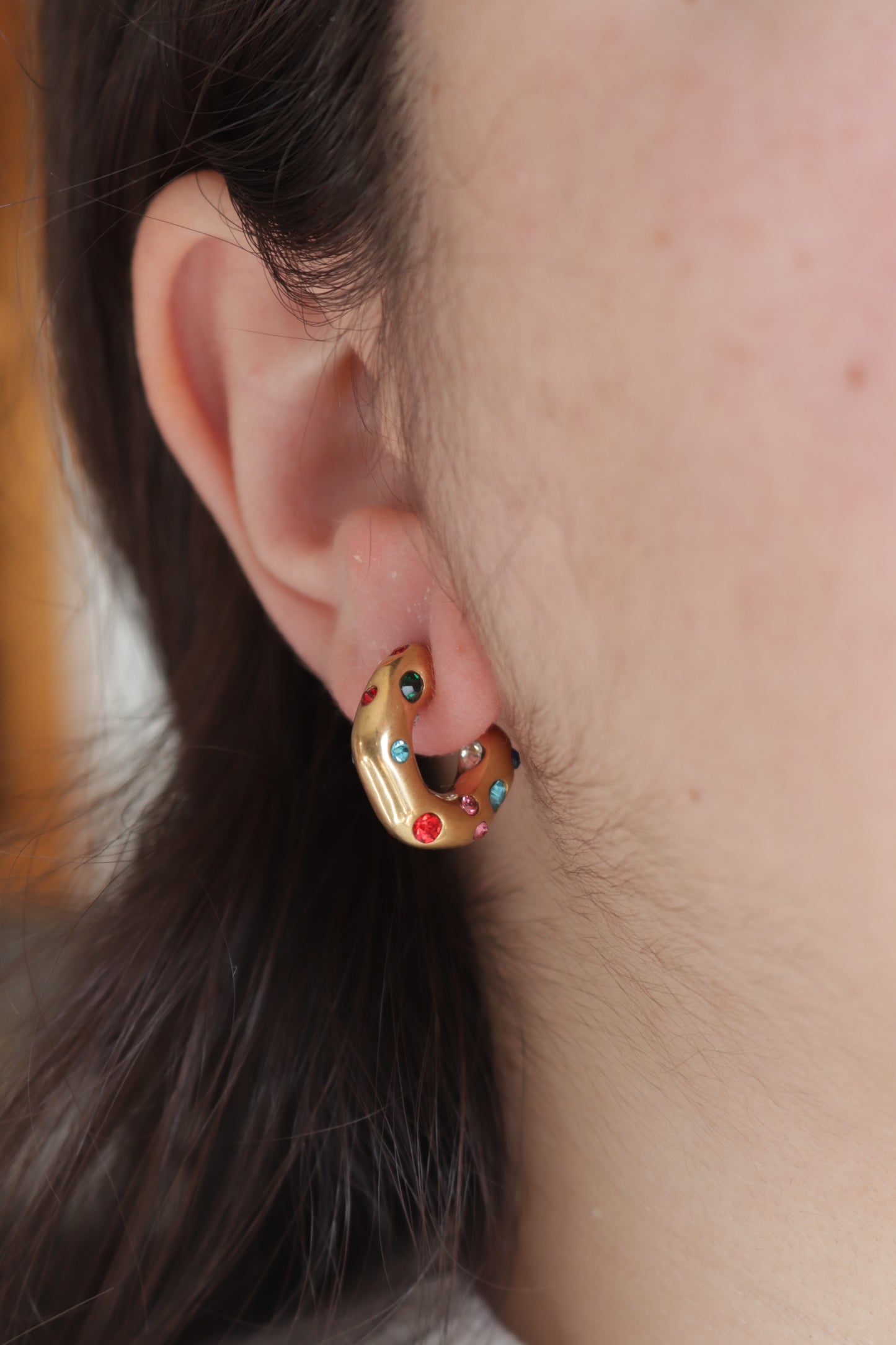 Argolas de Aço Dourado com Zircónicas Coloridas