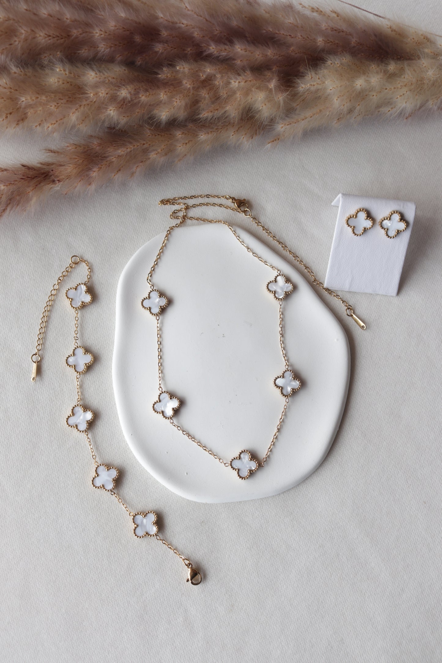 Conjunto de 5 Trevos Brancos