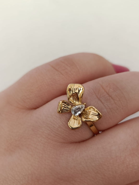 Anel de Aço Dourado de Flor Irregular com Zircónica