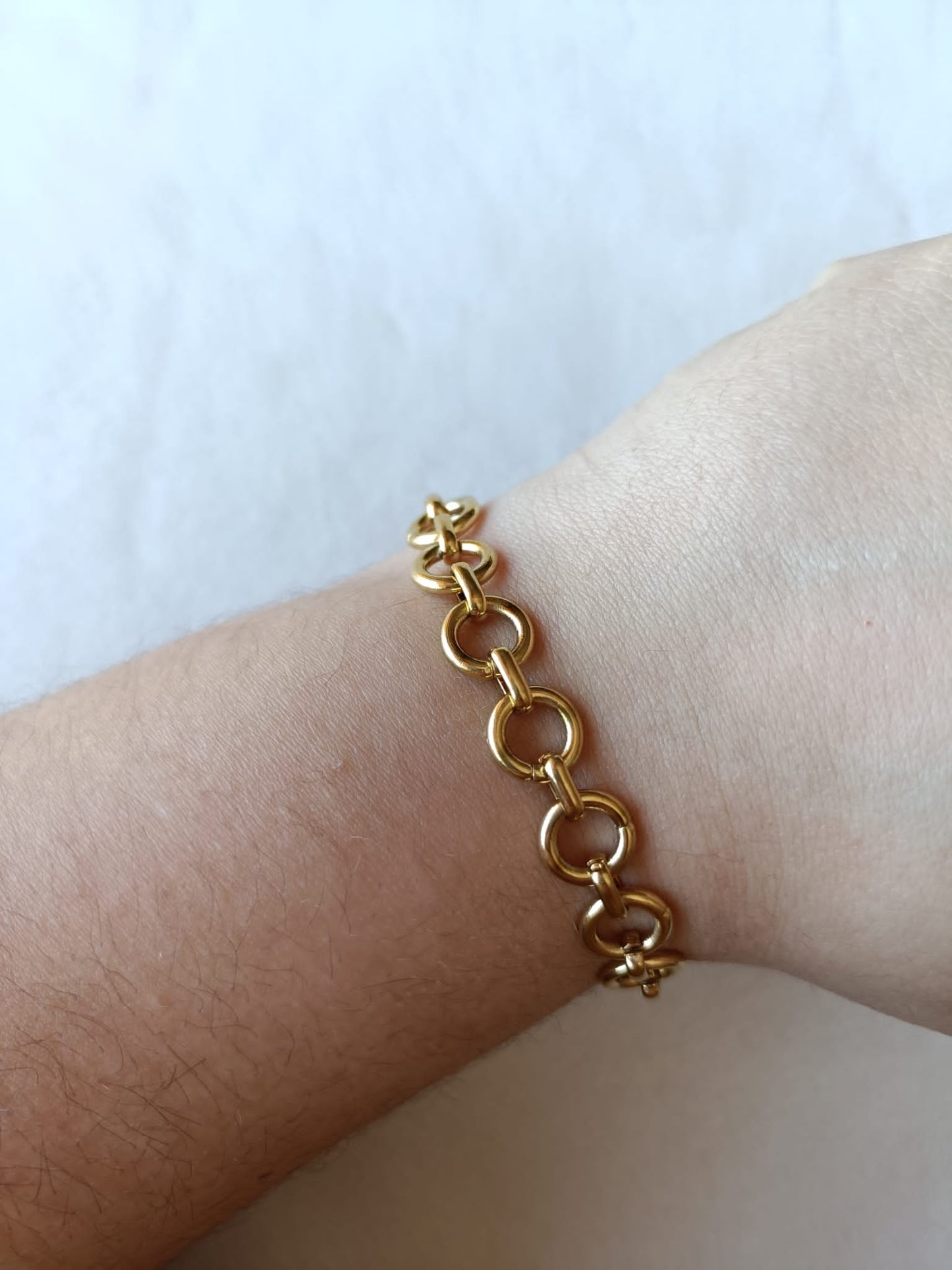 Pulseira de Aço Dourado de Elos Circulares