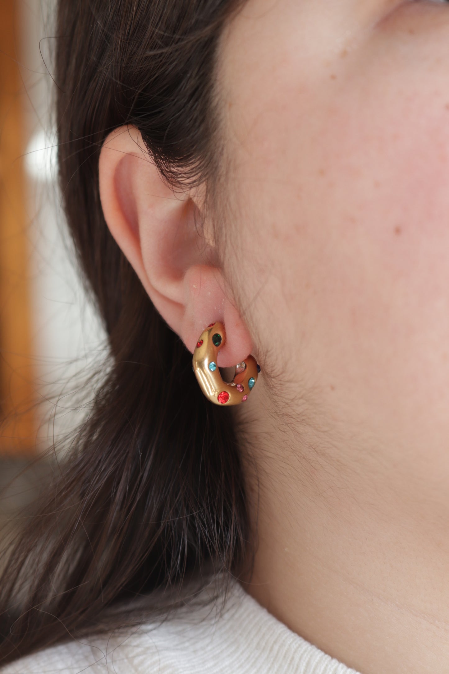 Argolas de Aço Dourado com Zircónicas Coloridas