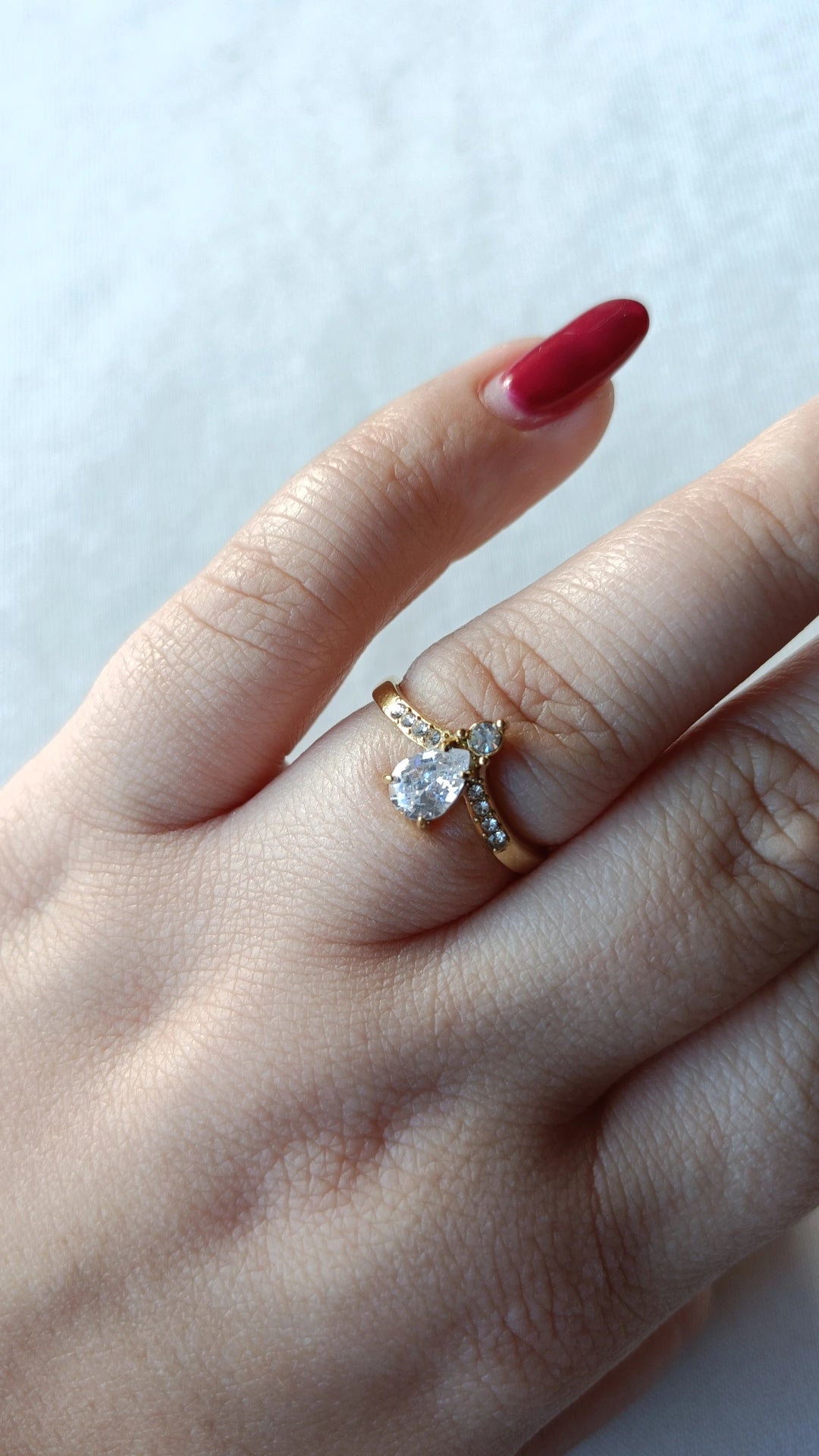 Anel de Aço Dourado de Coroa com Zircónias