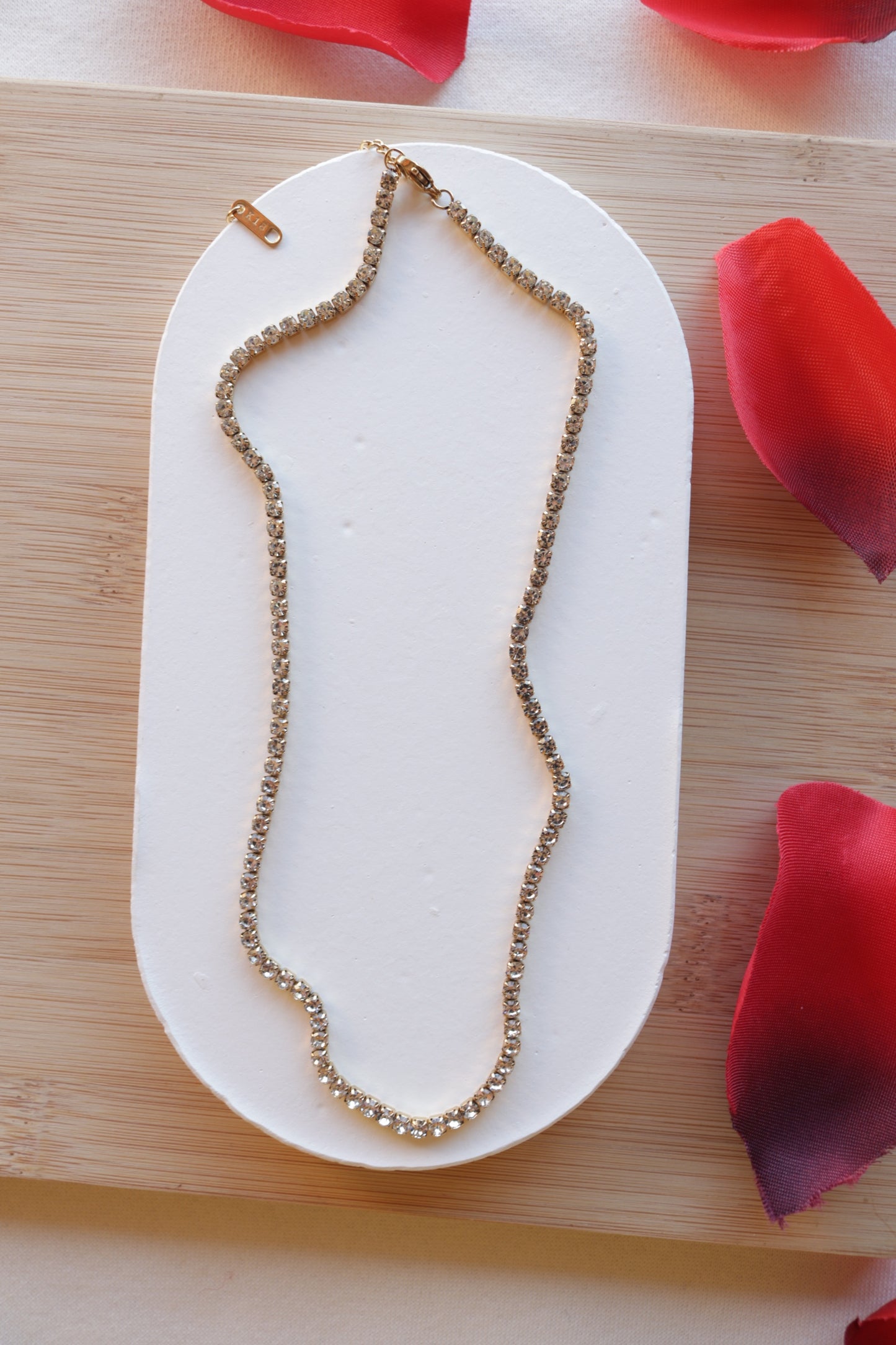Colar de Aço Dourado com Zircónicas Pequenas