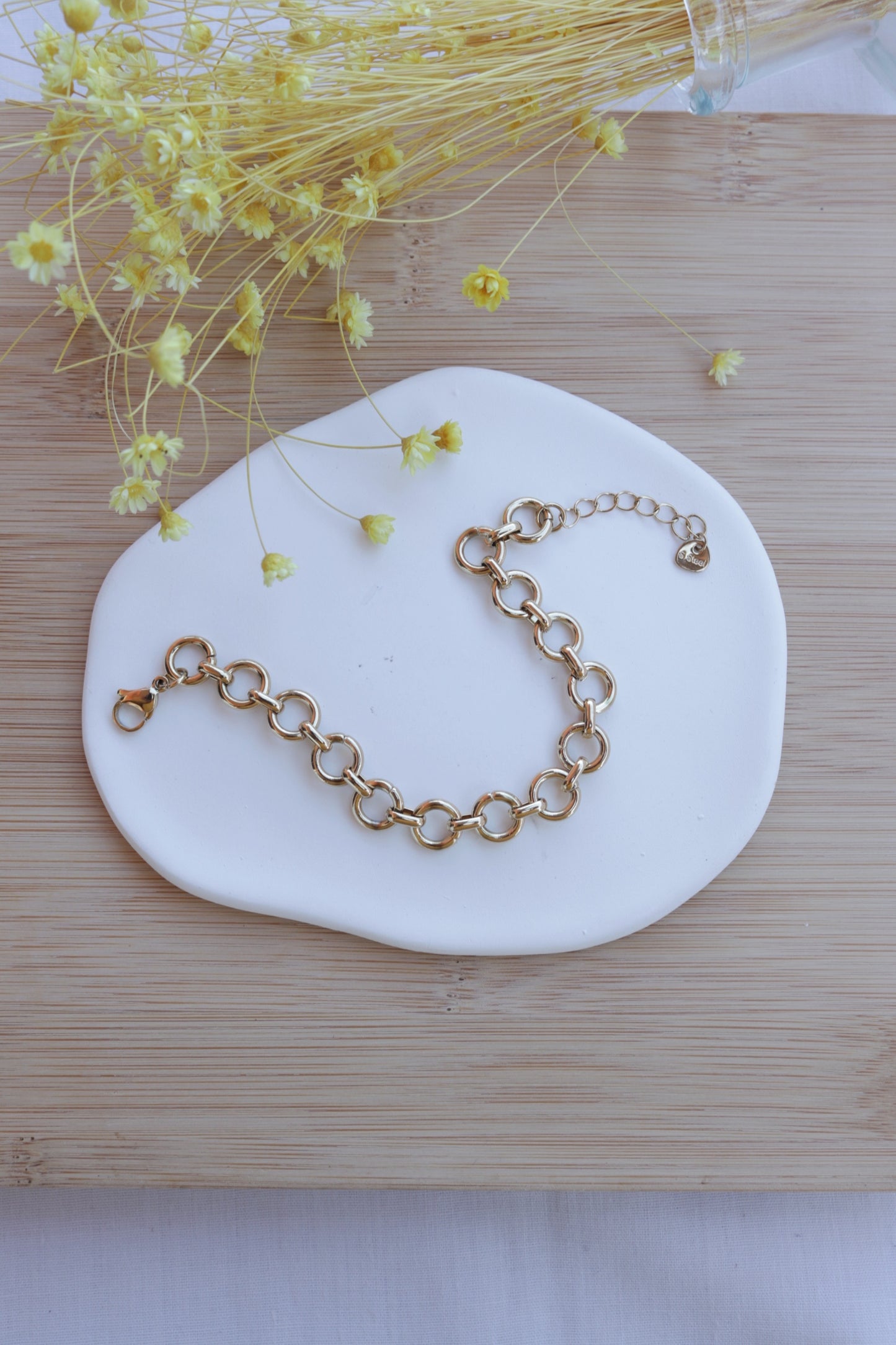 Pulseira de Aço Dourado de Elos Circulares