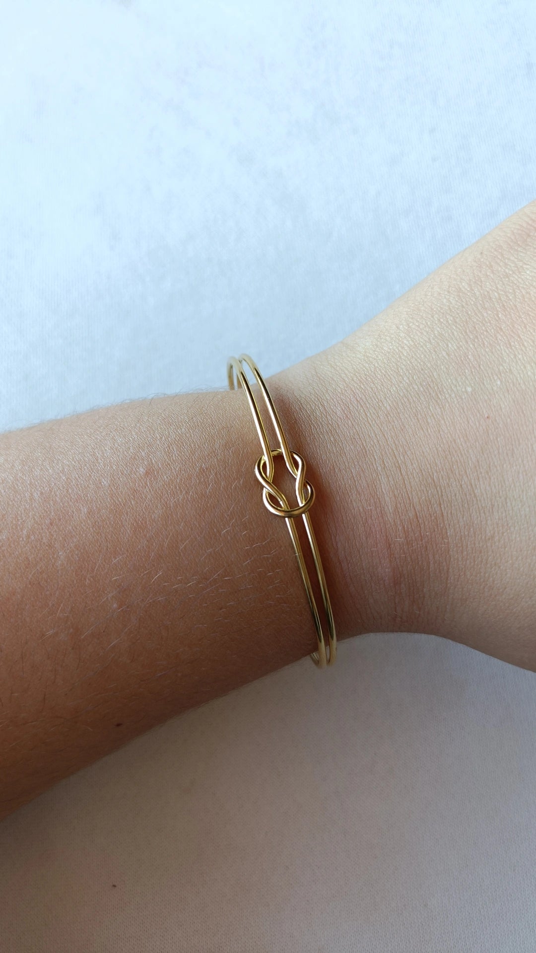 Pulseira de Aço Dourado Rígida de Nó Circular