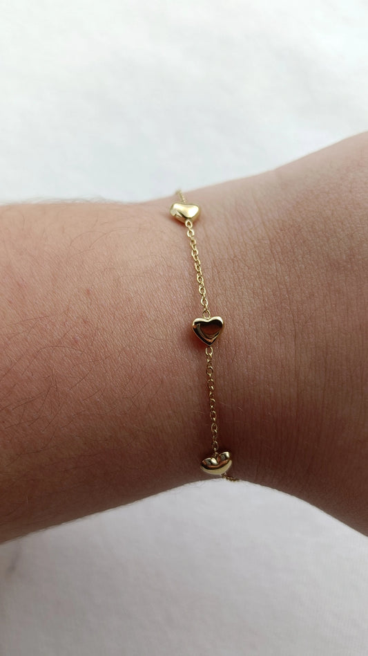 Pulseira de Aço Dourado com 3 Mini Corações
