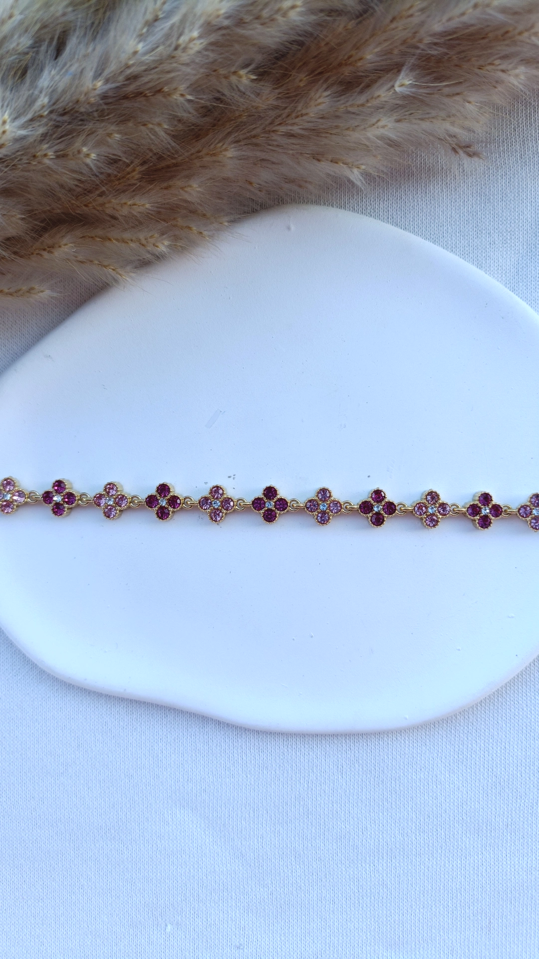 Pulseira de Aço Dourado Inspiração Swarovski de Trevo com Brilhantes Rosa