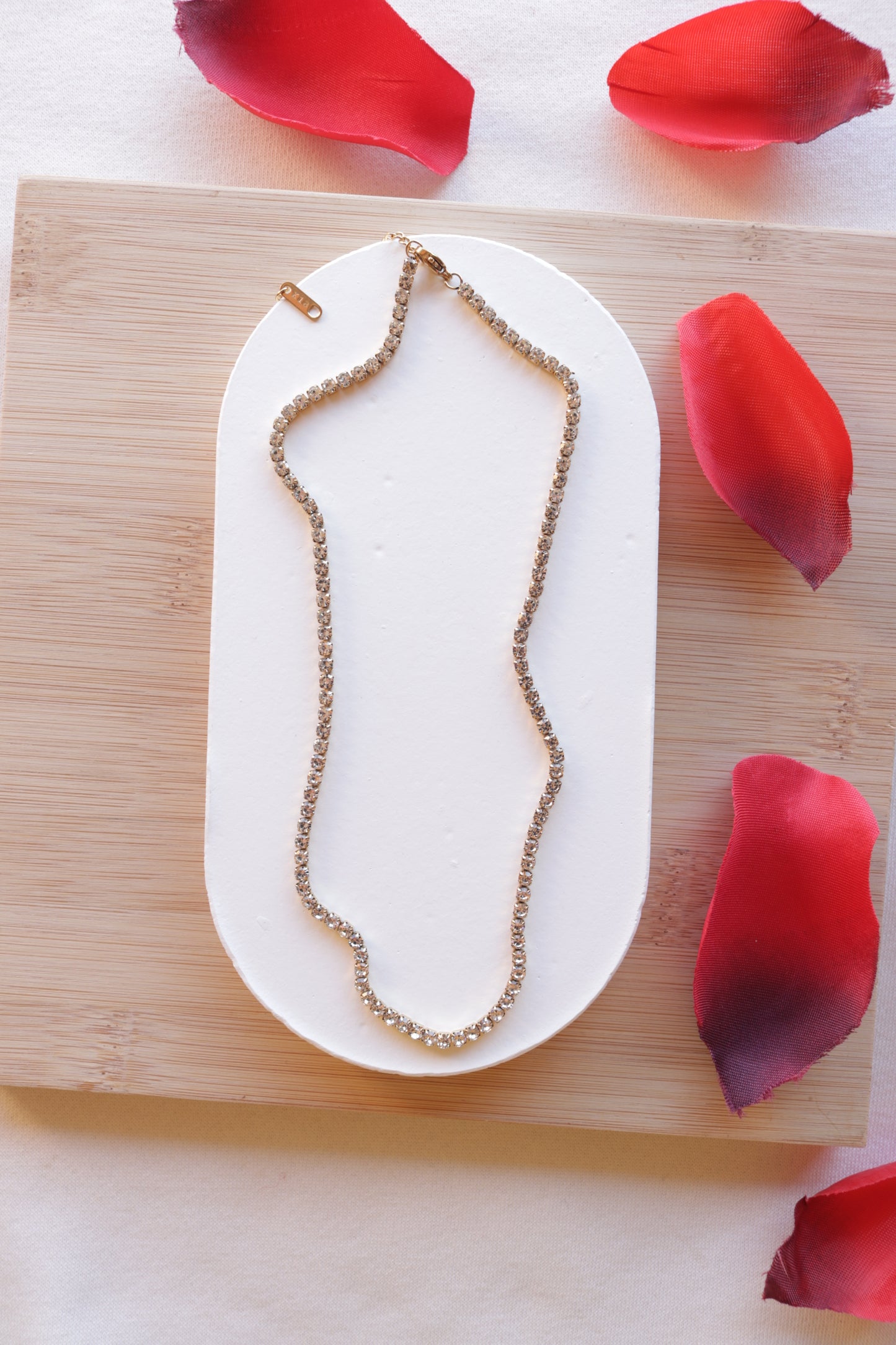 Colar de Aço Dourado com Zircónicas Pequenas