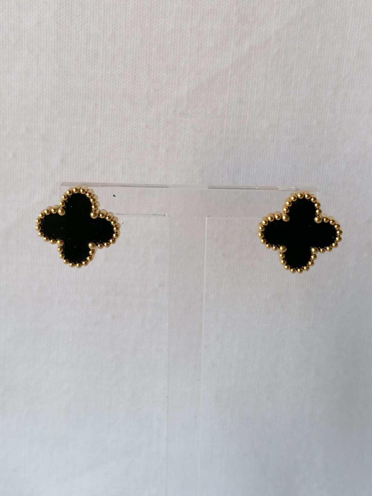 Brincos de Aço Dourado de Trevo Preto