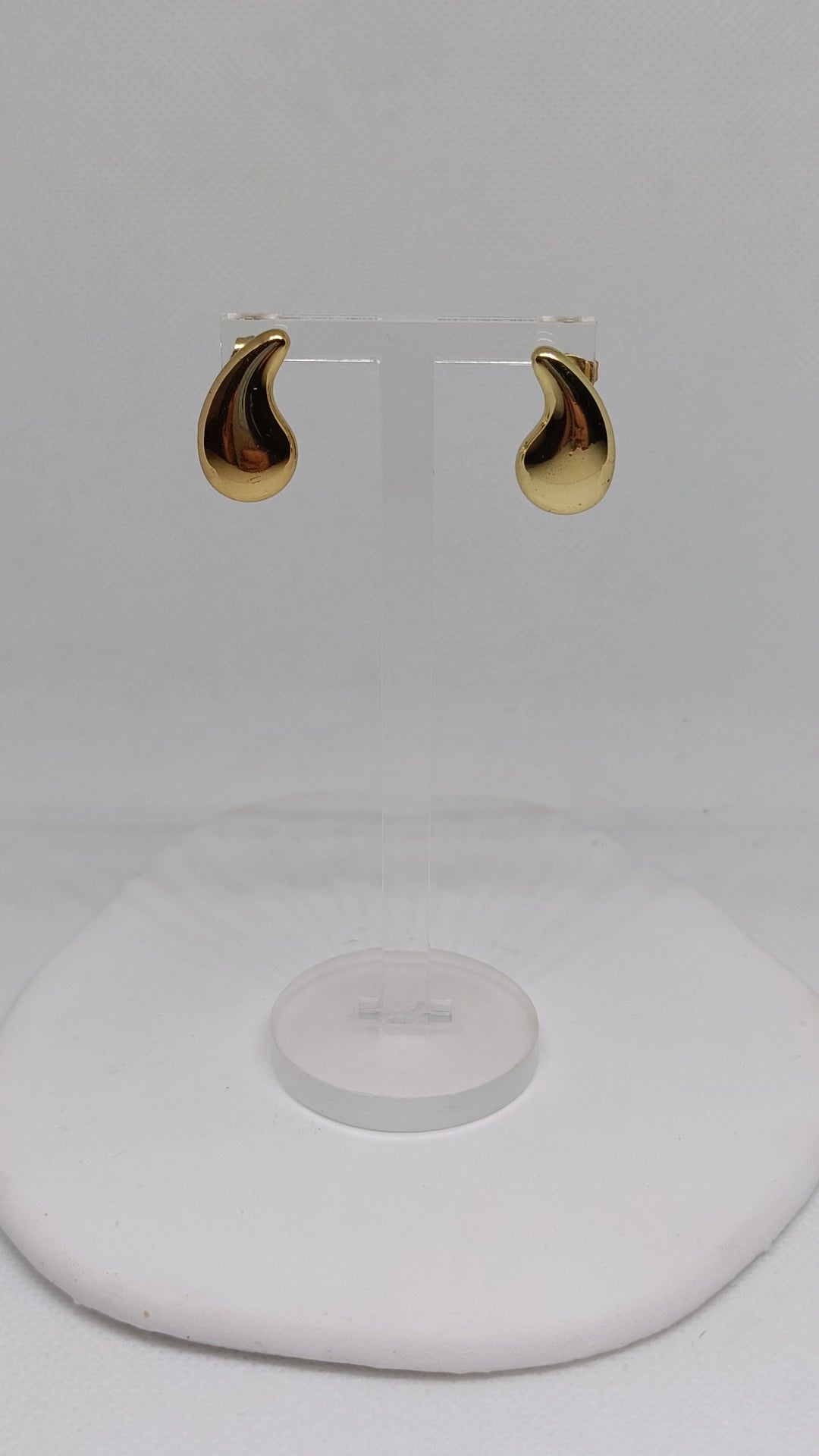 Brincos de Aço Dourado de Gota